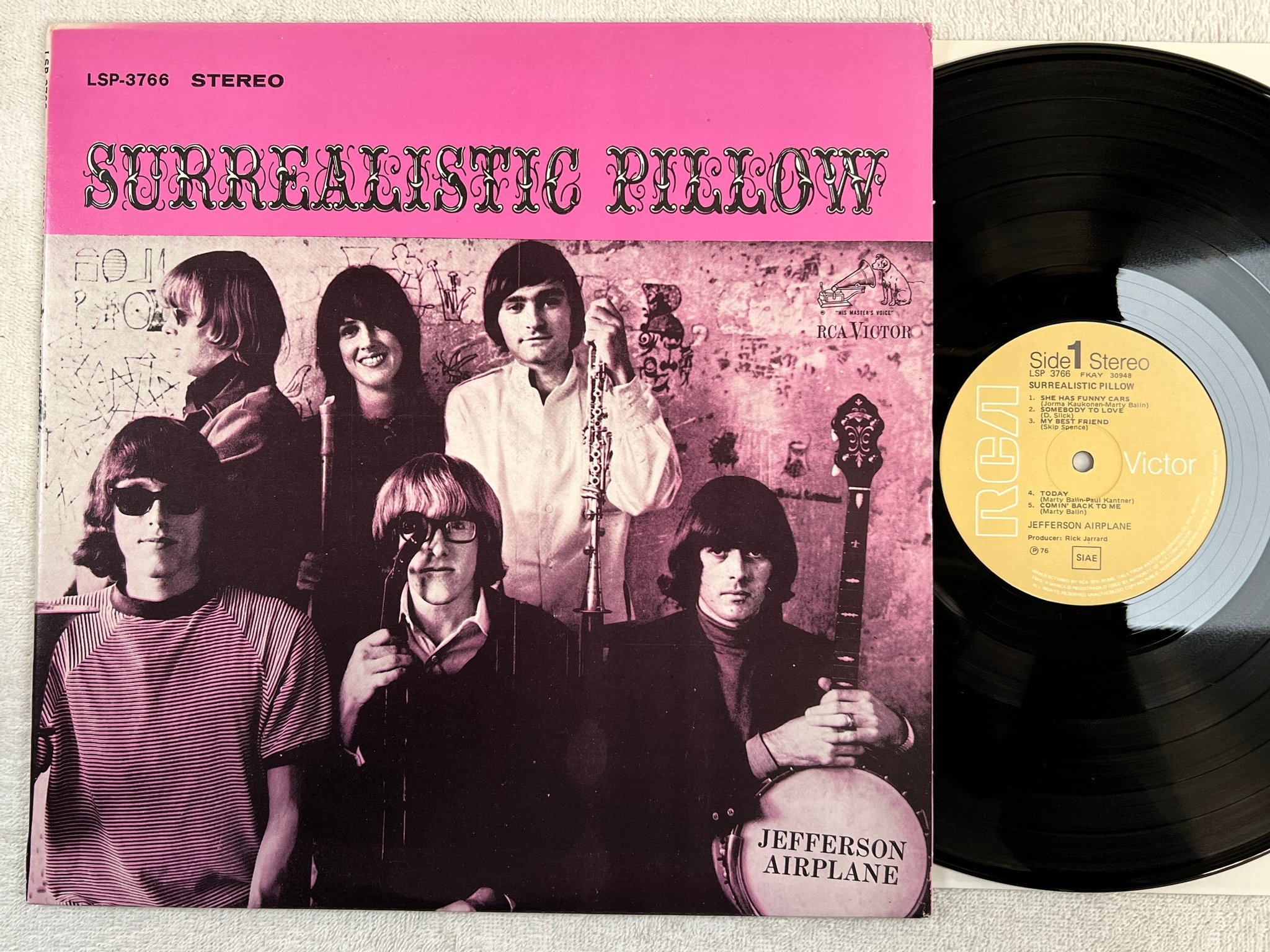 Omslagsbild för skivan JEFFERSON AIRPLANE surrealistic pillow LP re Ita RCA LSP 3766 "WHITE RABBIT" cla
