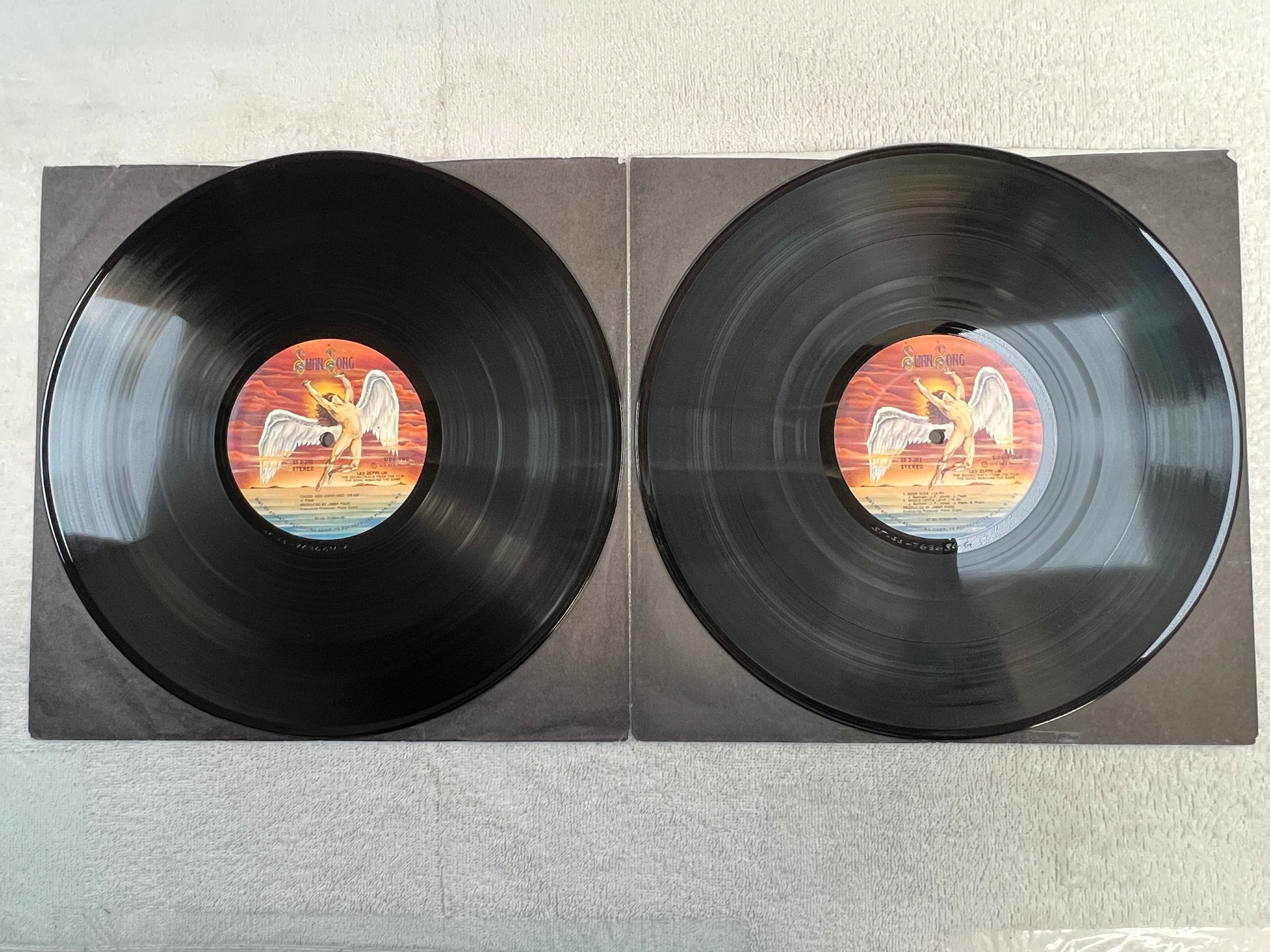 Omslagsbild för skivan LED ZEPPELIN the song remains the same LP -76 US SWAN SONG SS 2-201