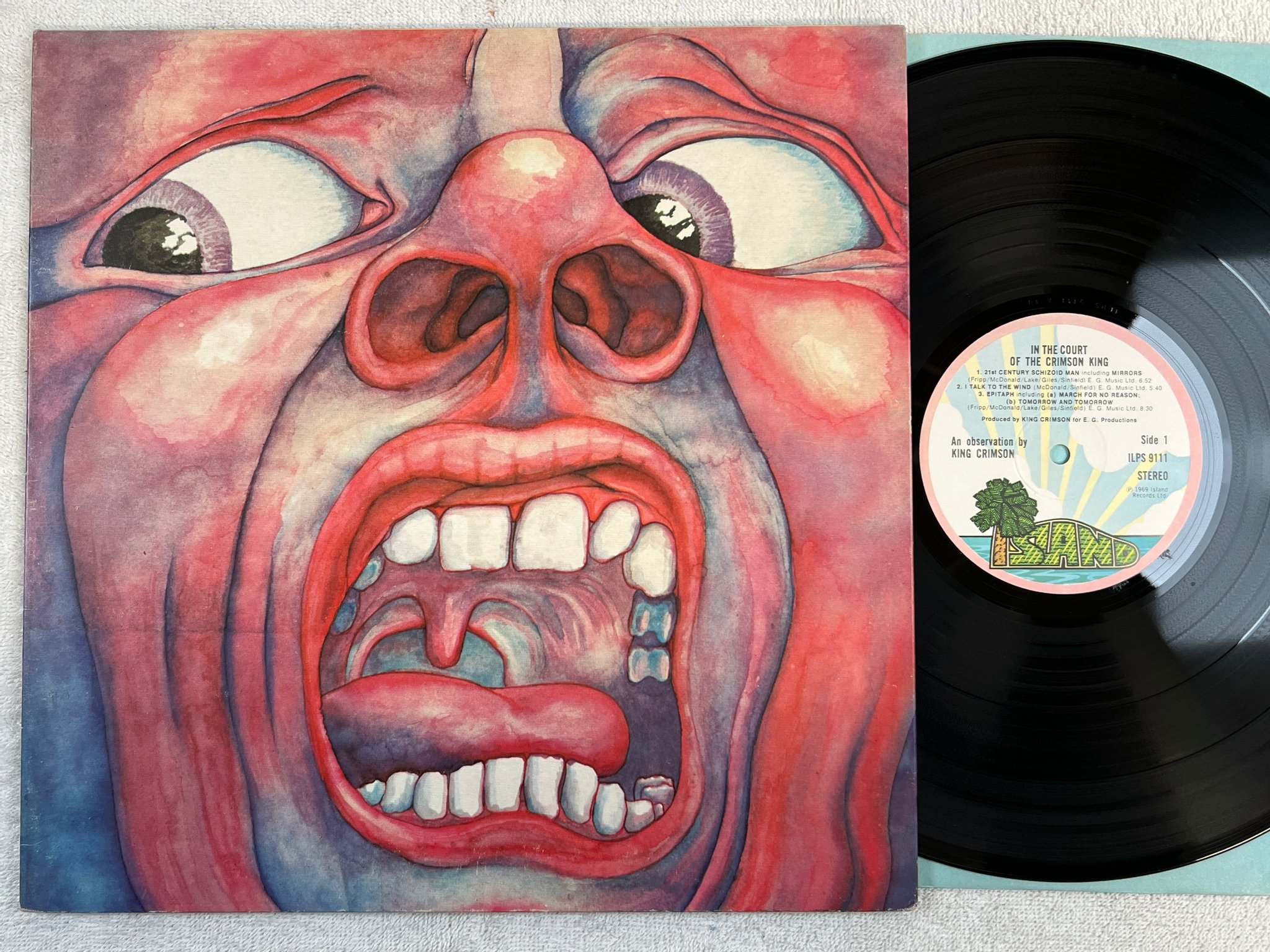 Omslagsbild för skivan KING CRIMSON in the court of.. LP UK PINK RIM ISLAND ILPS 9111