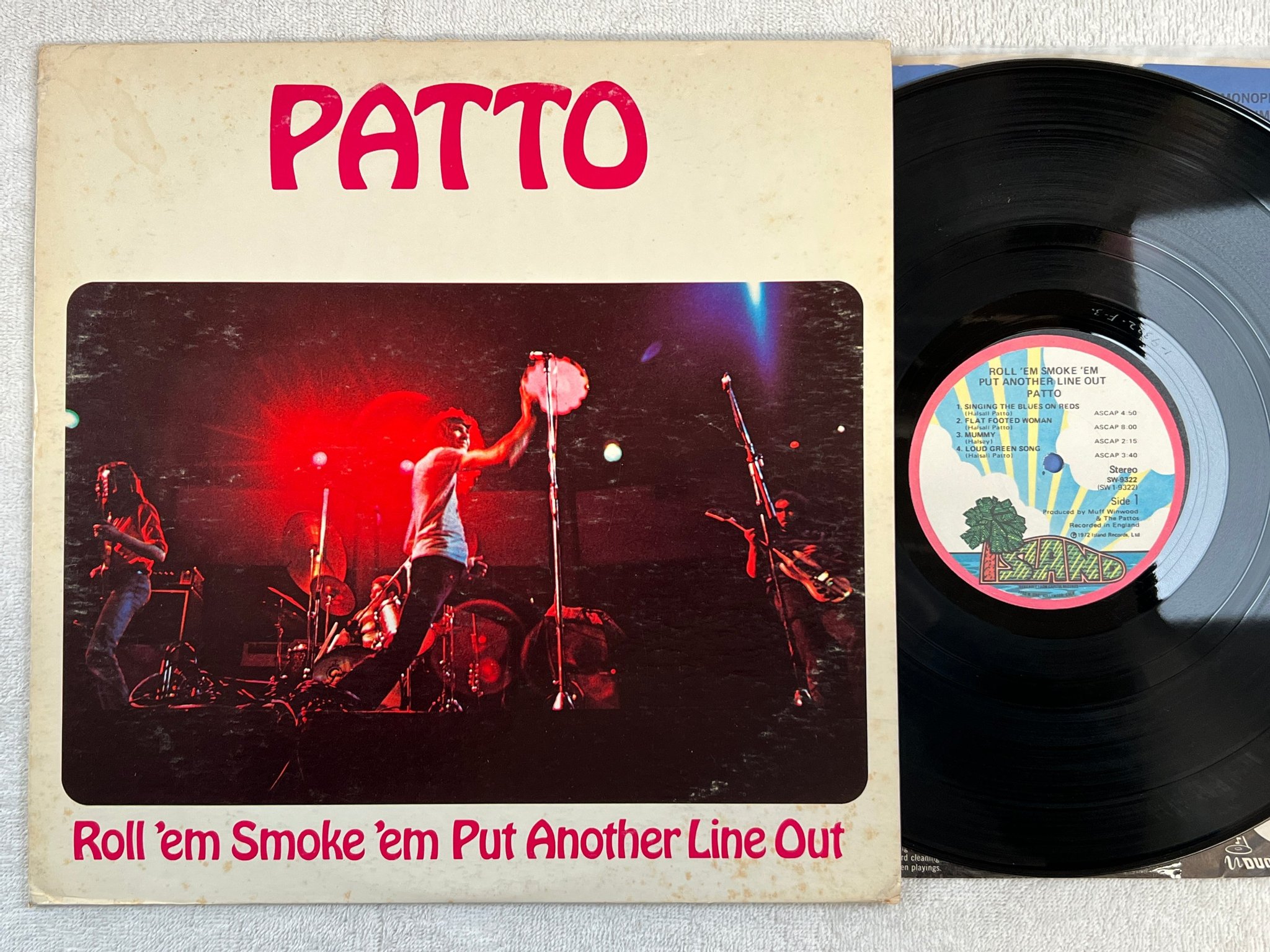 Omslagsbild för skivan PATTO roll 'em smoke 'em LP -72 US ISLAND SW 9322 prog rock