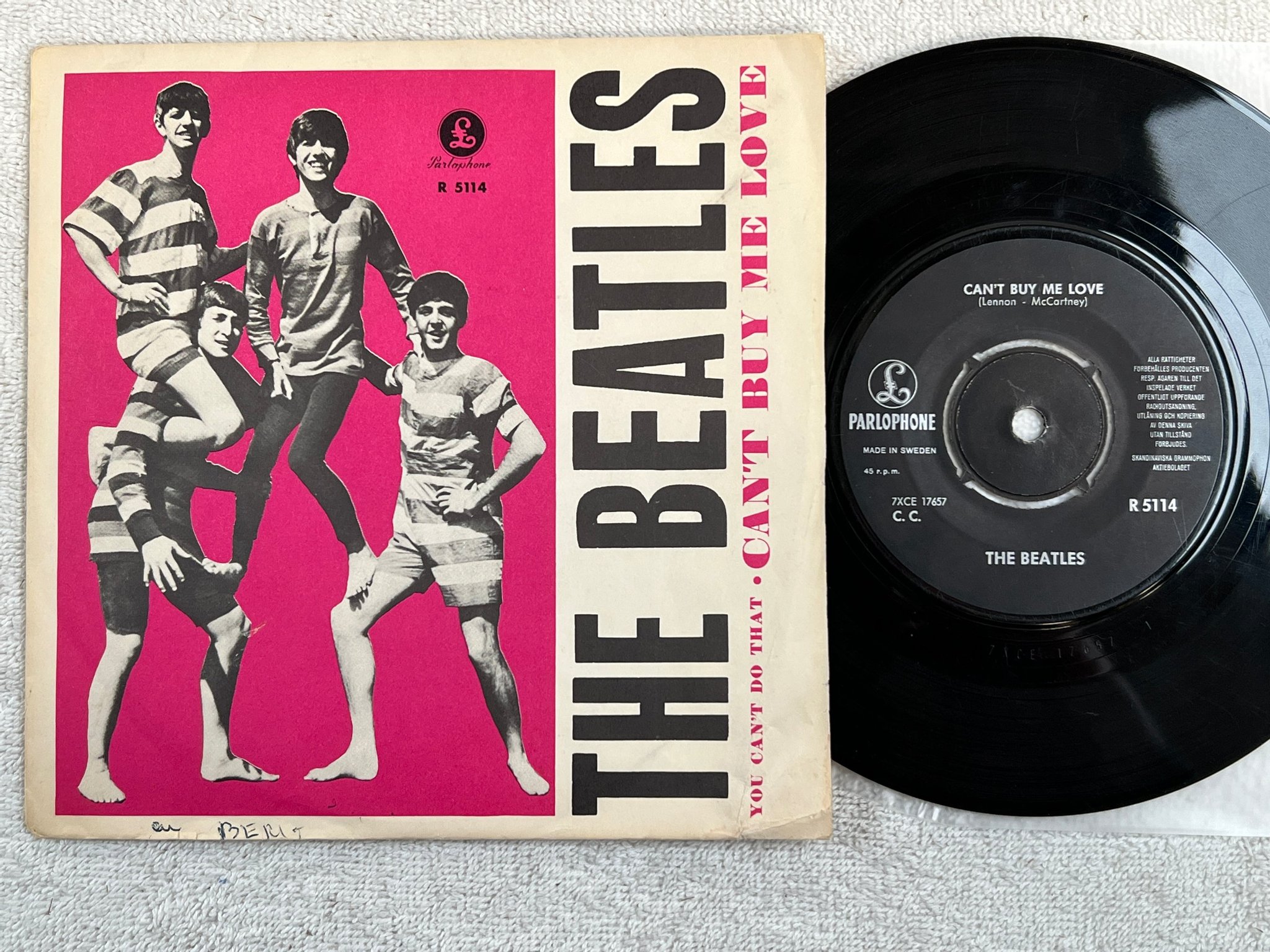 Omslagsbild för skivan THE BEATLES can't buy me love 7"single Swe PARLOPHONE R 5114 rosa