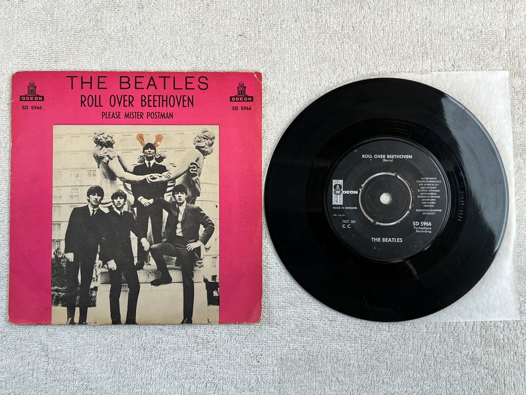 Omslagsbild för skivan THE BEATLES roll over Beethoven 7"single Swe ODEON SD 5966