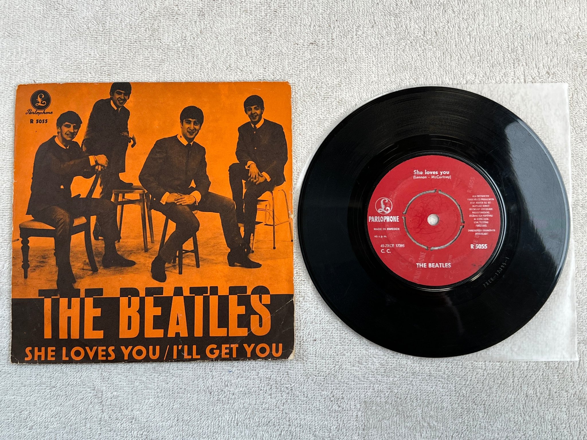 Omslagsbild för skivan THE BEATLES she loves you 7"single Swe PARLOPHONE R 5055