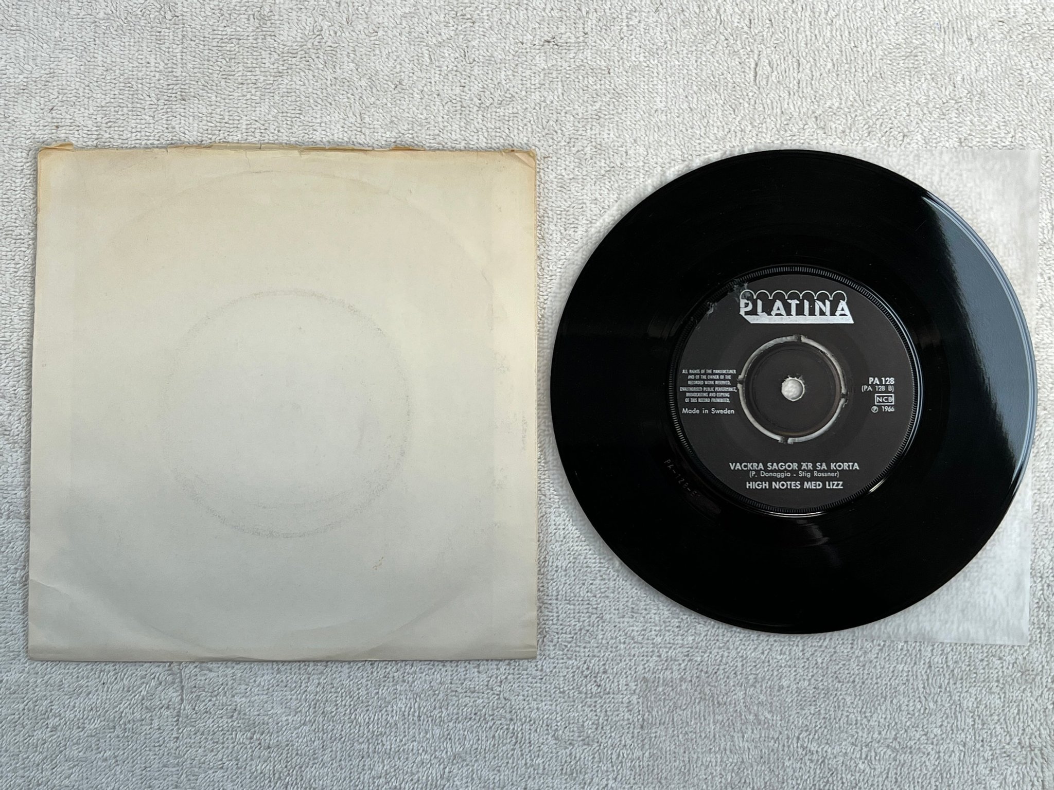 Omslagsbild för skivan HIGH NOTES med LIZZ kärleken kommer en dag 7"single -66 Swe PLATINA PA 128