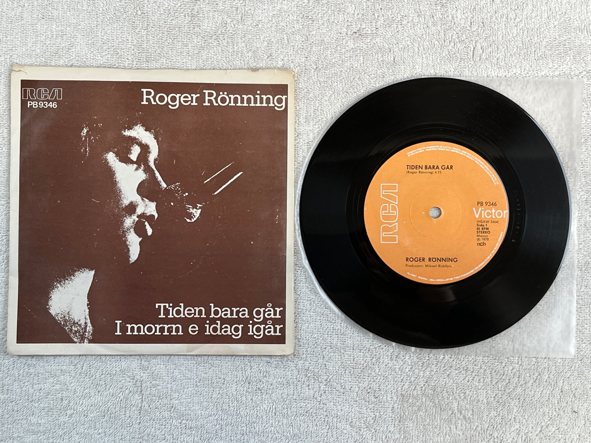 Omslagsbild för skivan ROGER RÖNNING tiden bara går 7"single -78 Swe RCA PB 9346 