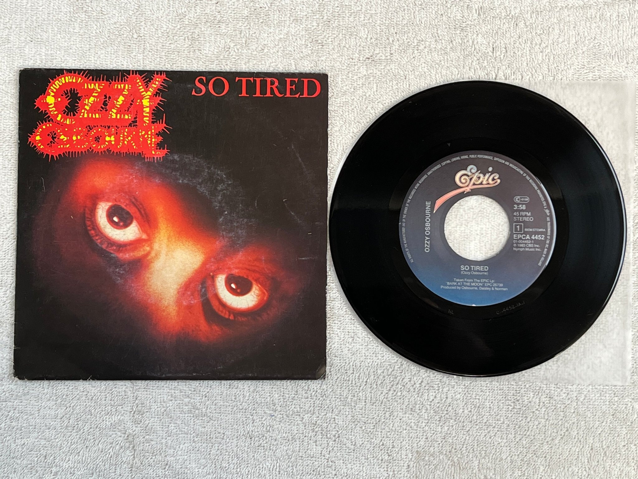 Omslagsbild för skivan OZZY OSBOURNE bark at the moon (live) 7"single -84 Hol EPIC EPCA 4452