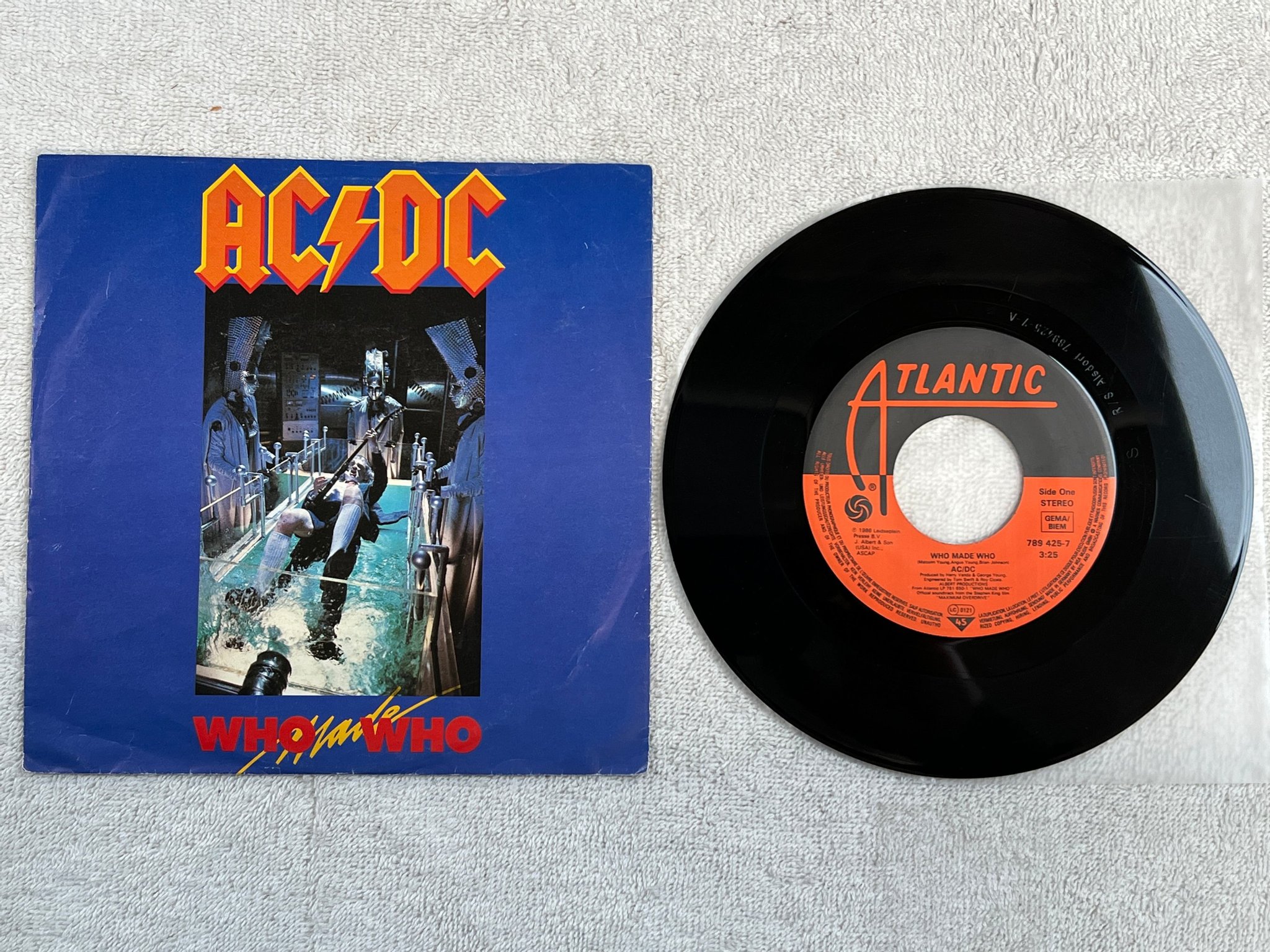 Omslagsbild för skivan AC/DC guns for hire 7"single -86 Ger ATLANTIC 789425-7