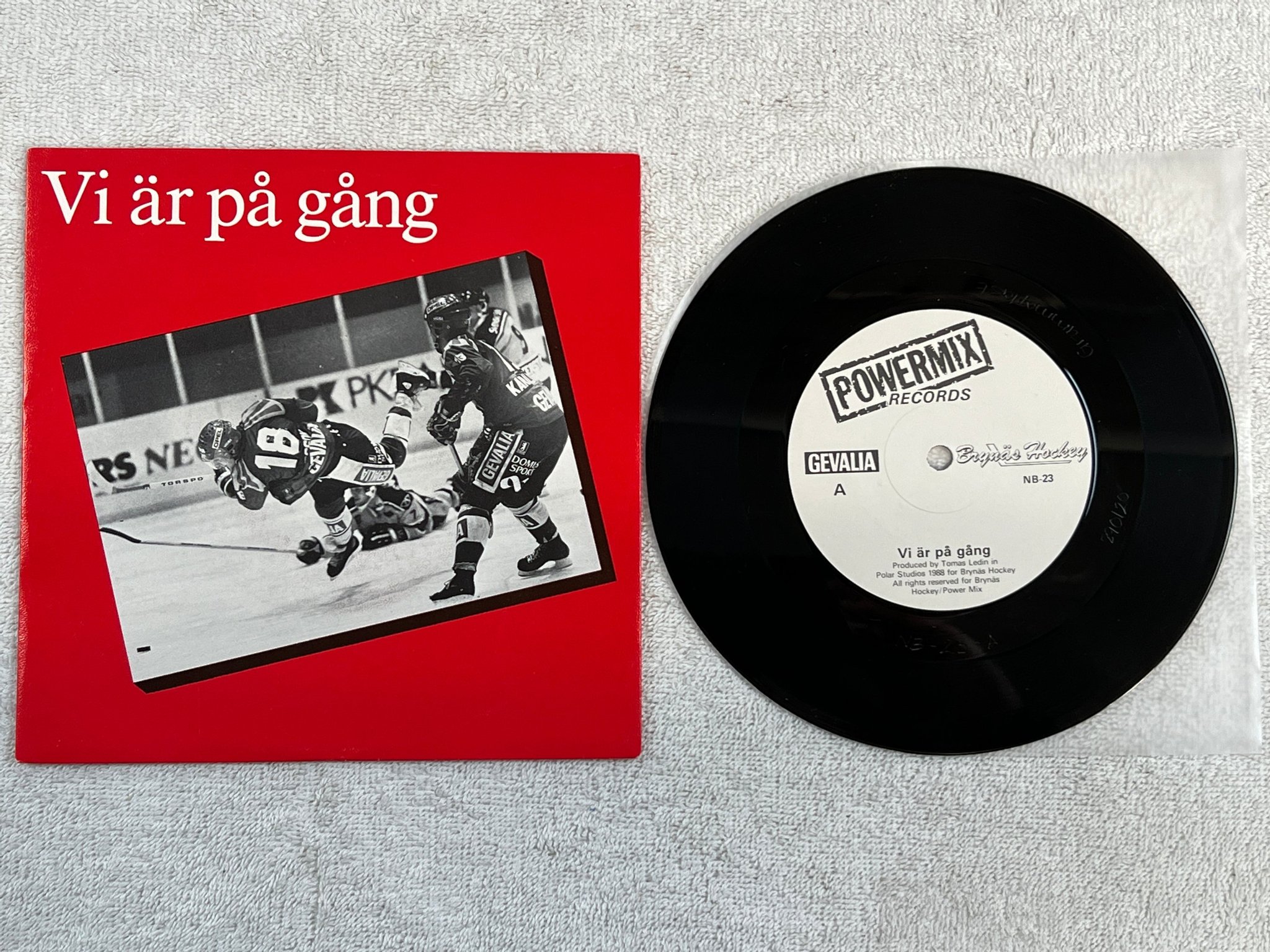 Omslagsbild för skivan BRYNÄS HOCKEY vi är på gång 7"single -88 Swe POWERMIX RECORDS NB-23