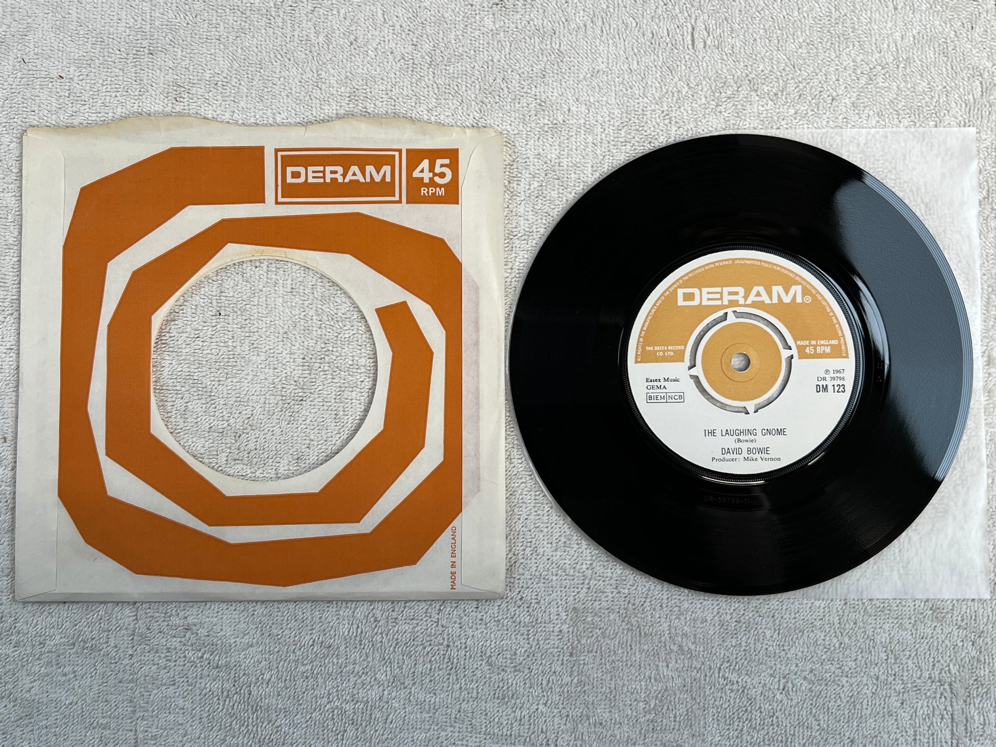 Omslagsbild för skivan DAVID BOWIE the laughing gnome 7"single -67 UK DERAM DM 123