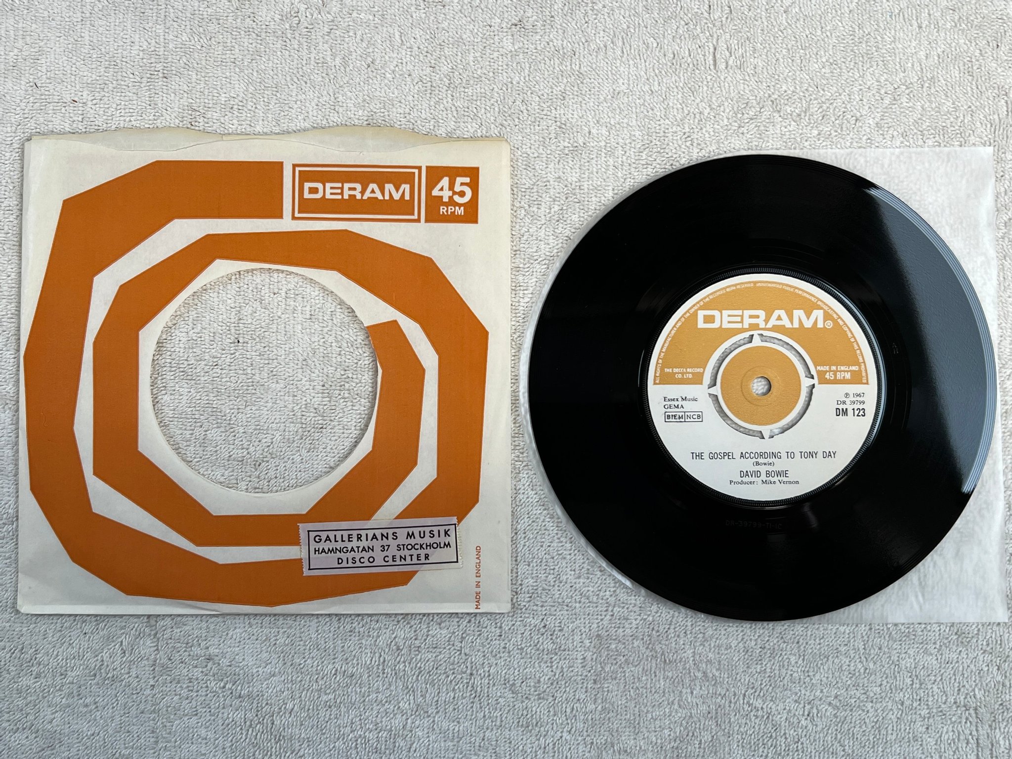 Omslagsbild för skivan DAVID BOWIE the laughing gnome 7"single -67 UK DERAM DM 123