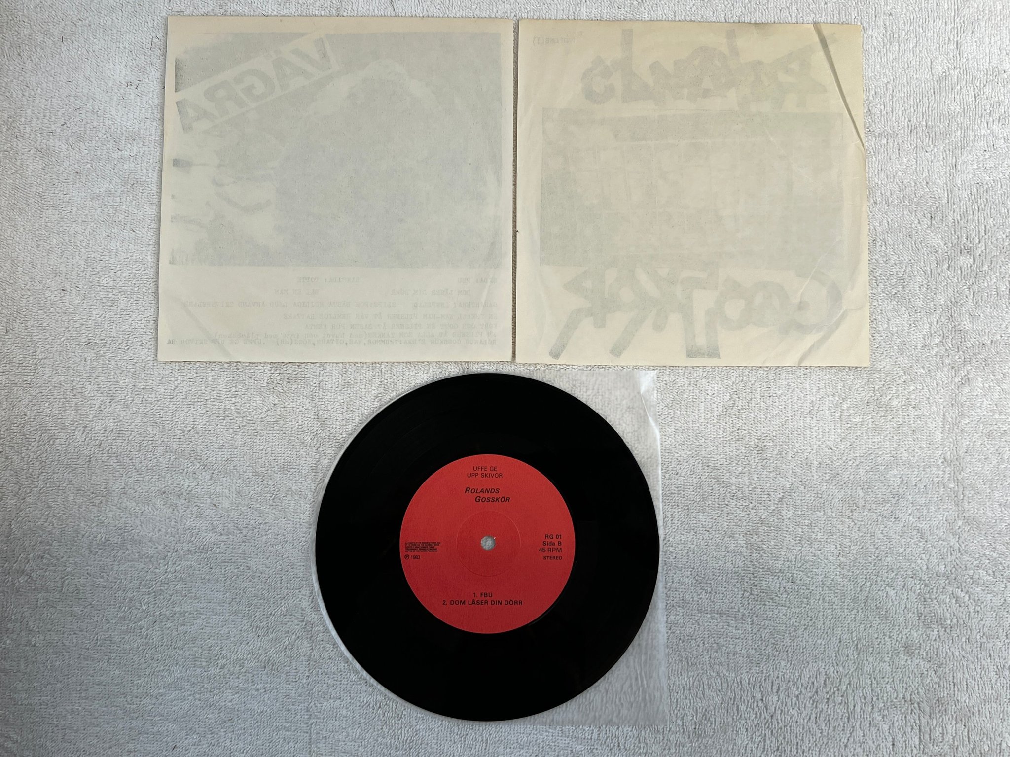 Omslagsbild för skivan ROLANDS GOSSKÖR Pigs Part One  7"ep -83 Swe RG 01 punk rock