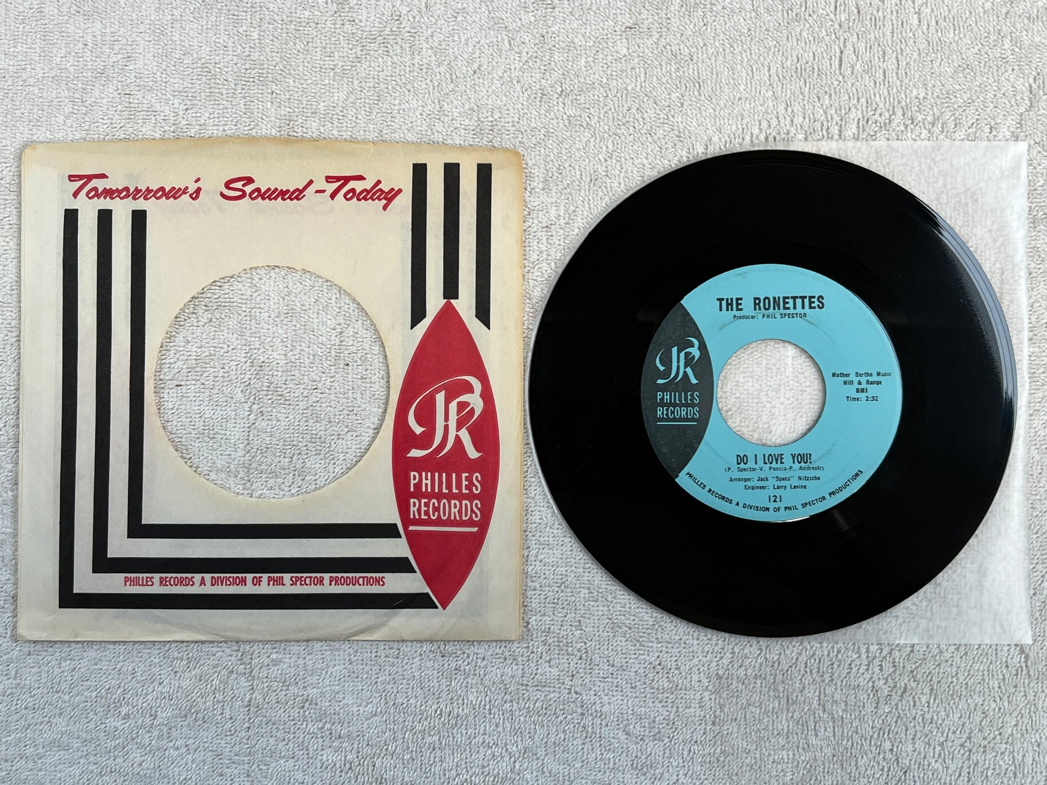 Omslagsbild för skivan THE RONETTES do I love you 7"single -64 US PHILLES 121