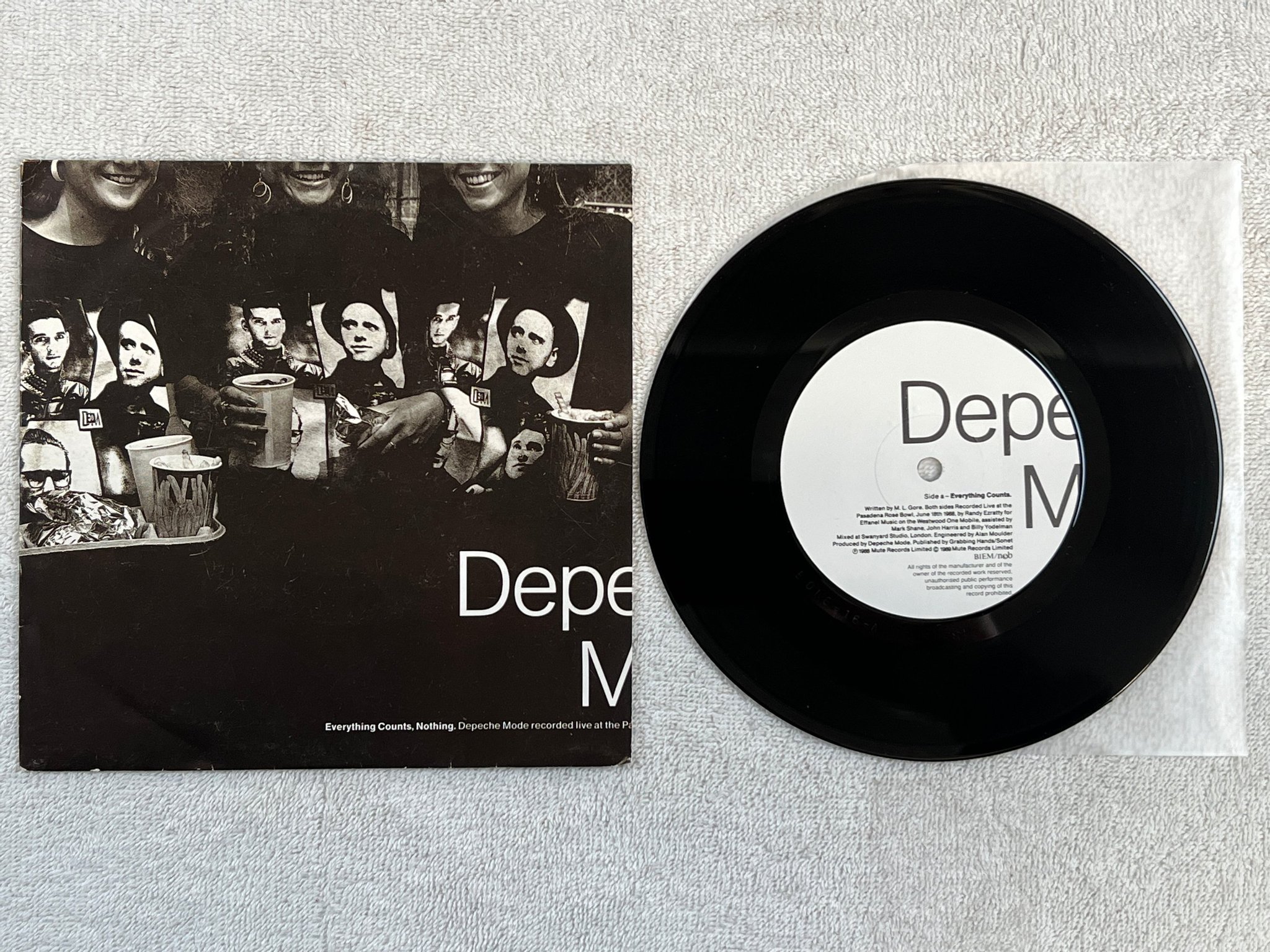 Omslagsbild för skivan DEPECHE MODE everything counts 7"single -89 ncb MUTE Bong 16