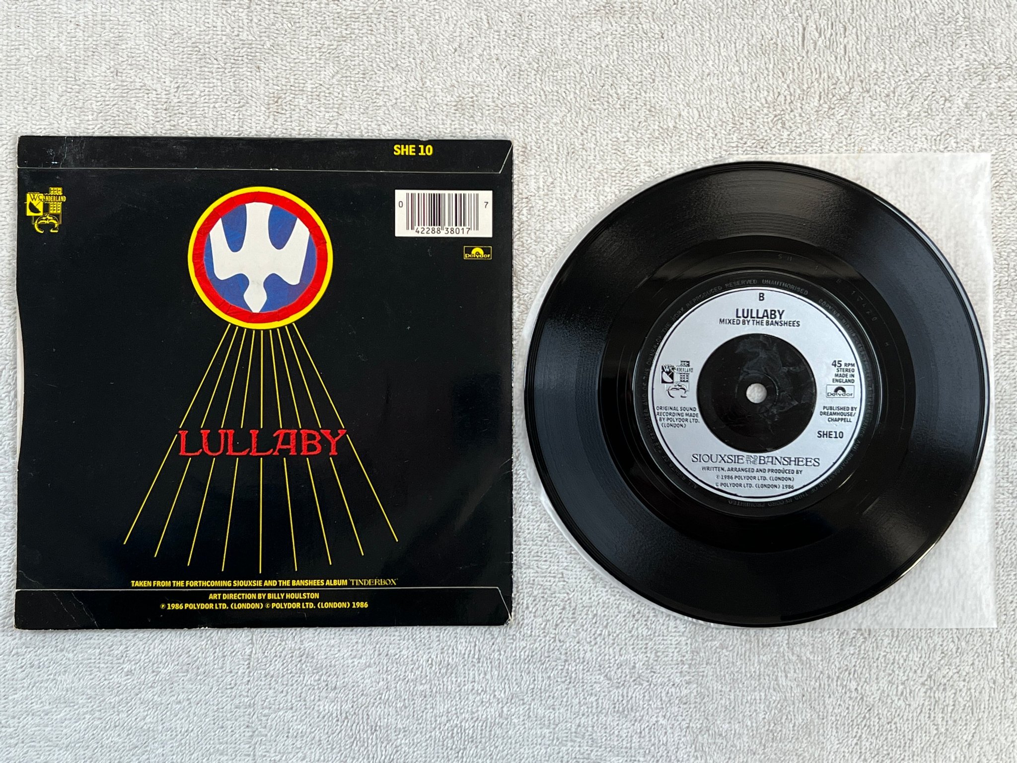 Omslagsbild för skivan SIOUXSIE AND THE BANSHEES candyman 7"single -86 UK WONDERLAND SHE 10