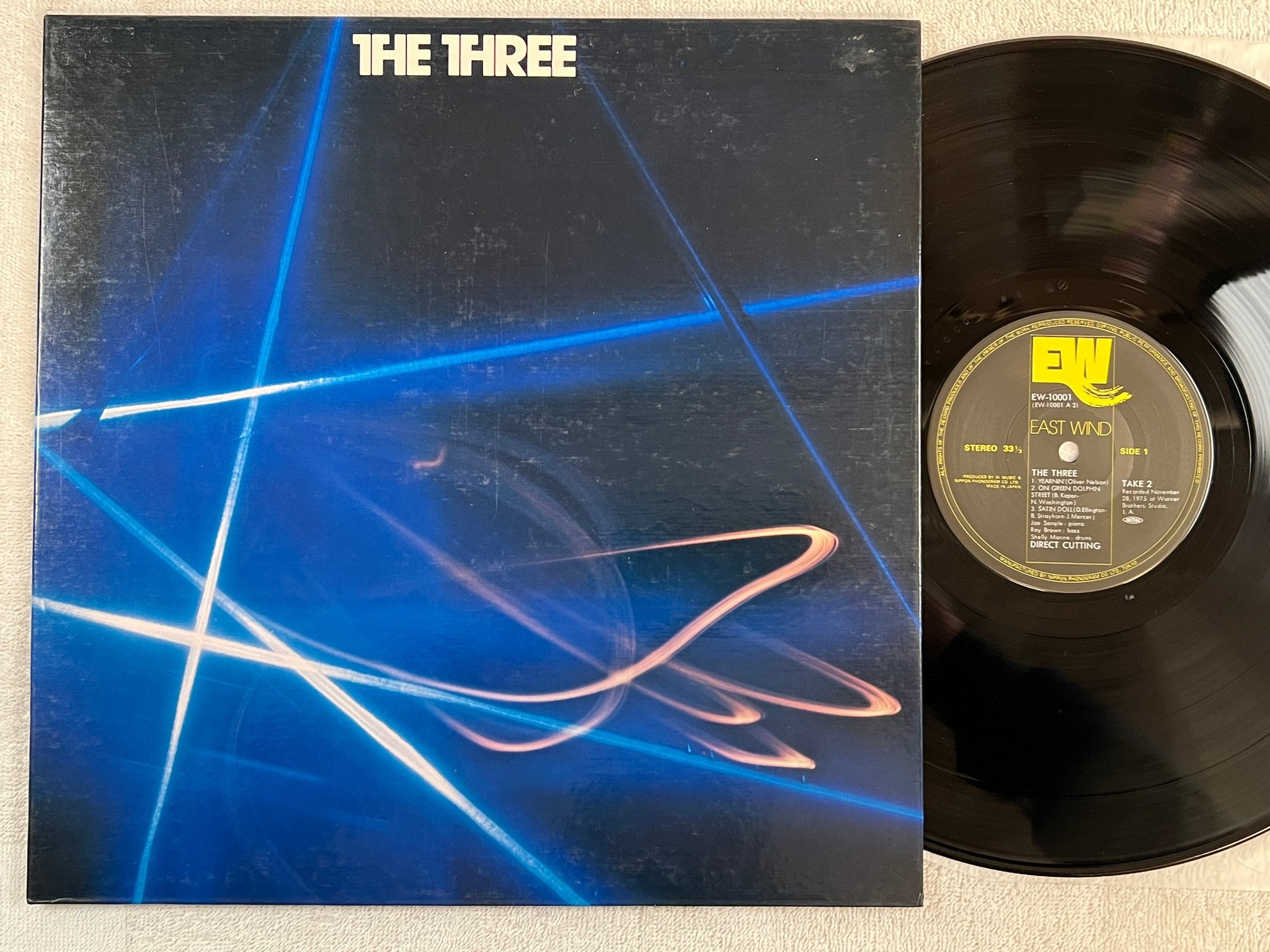 Omslagsbild för skivan THE THREE s/t LP -75 Japan EW 10001 direct cutting 