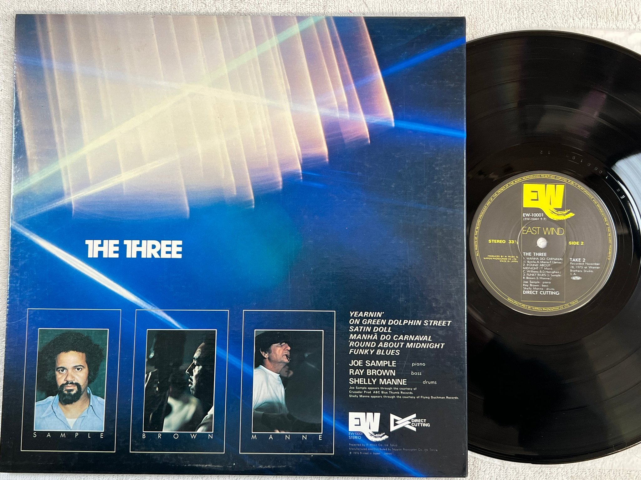 Omslagsbild för skivan THE THREE s/t LP -75 Japan EW 10001 direct cutting 