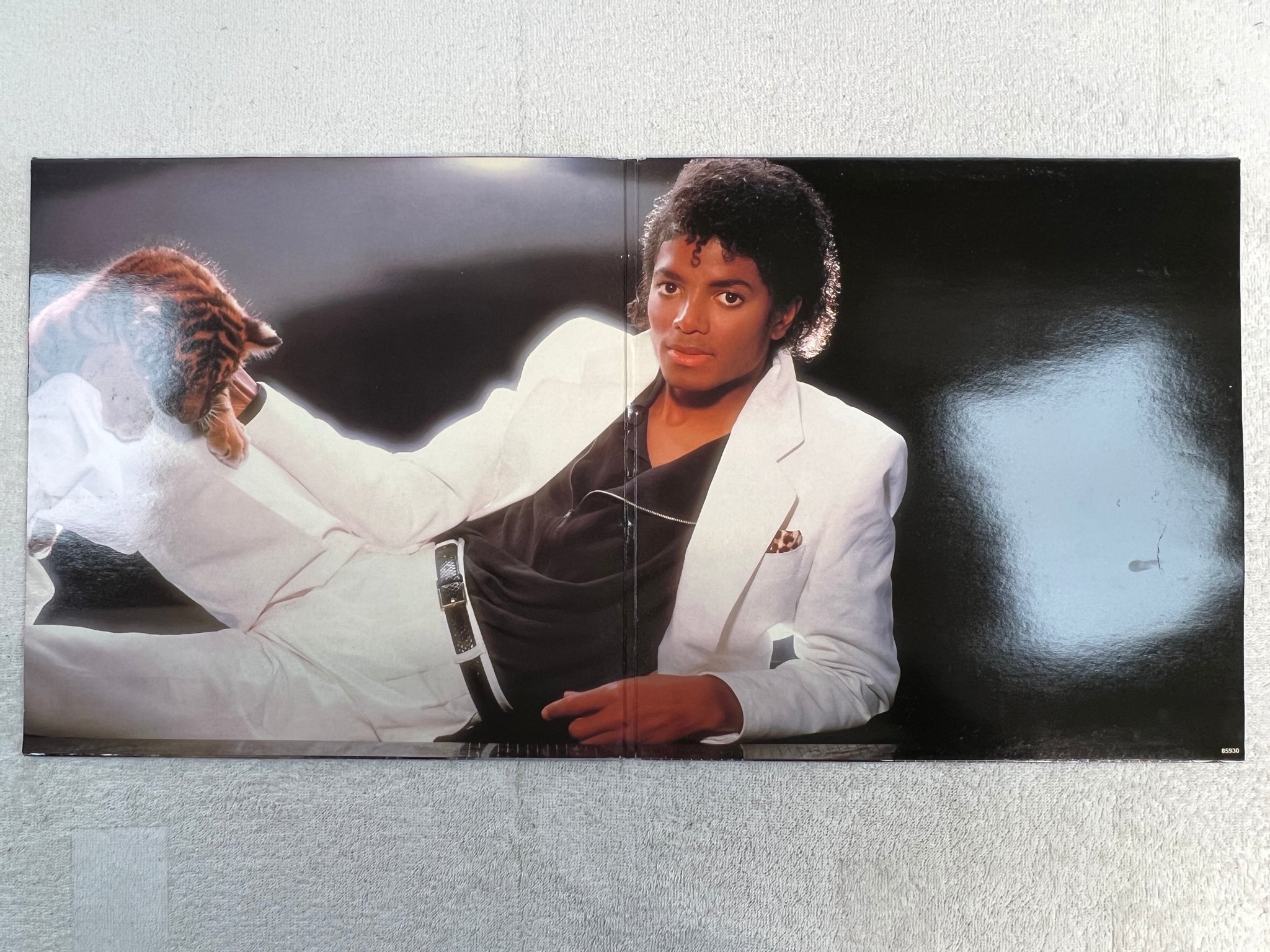Omslagsbild för skivan MICHAEL JACKSON thriller LP -82 Hol EPIC EPC 85930 