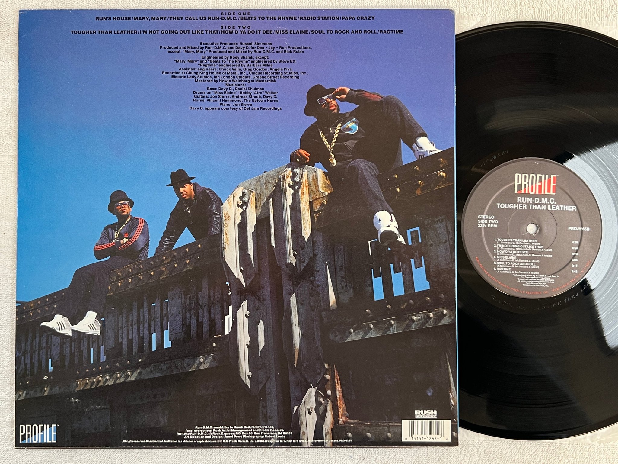 Omslagsbild för skivan RUN DMC tougher than leather LP -88 US PROFILE PRO 1265 "beats to the rhyme"
