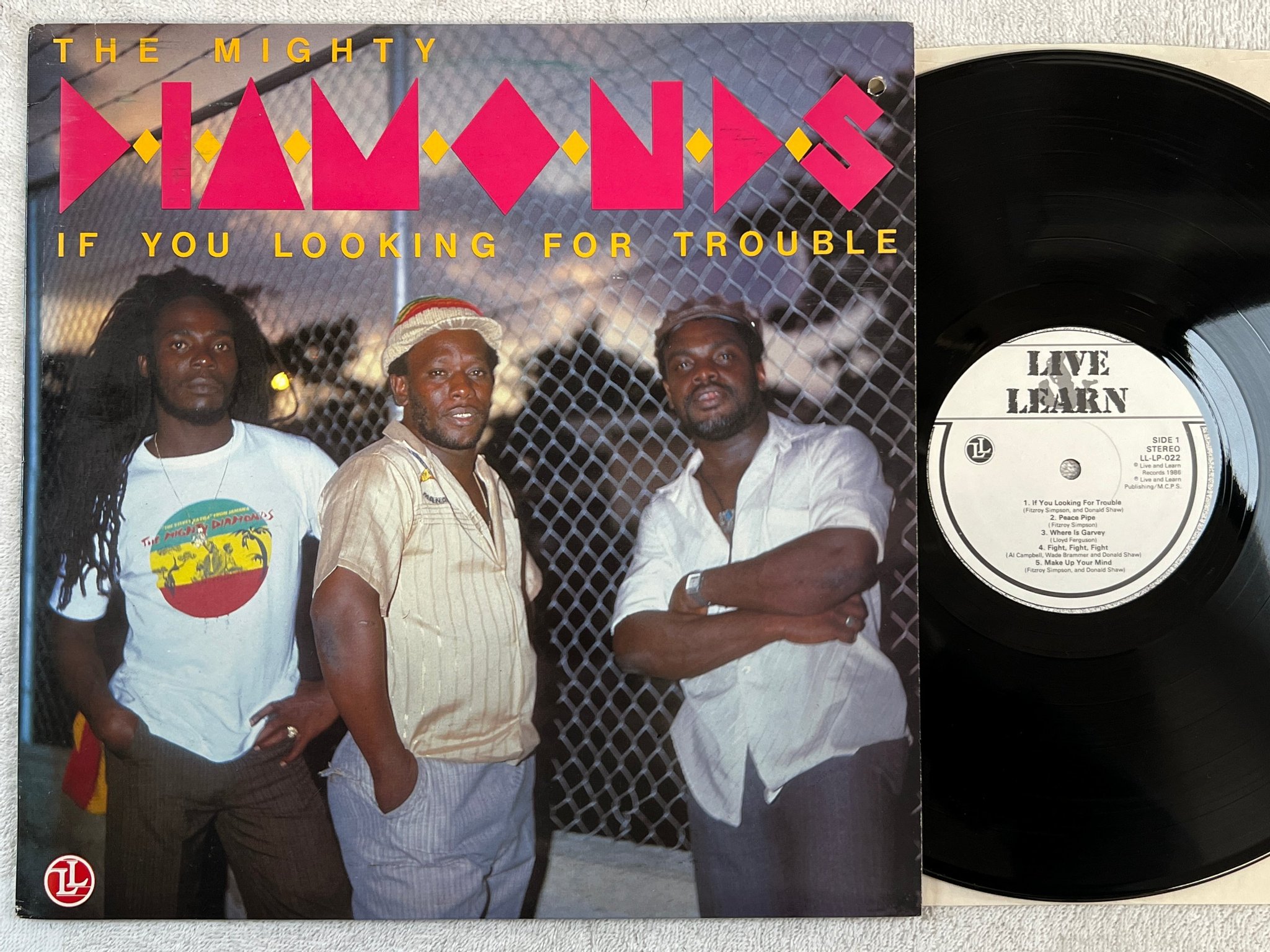 Omslagsbild för skivan THE MIGHTY DIAMONDS if you looking for trouble LP -86 LIVE & LEARN LL-LP 022