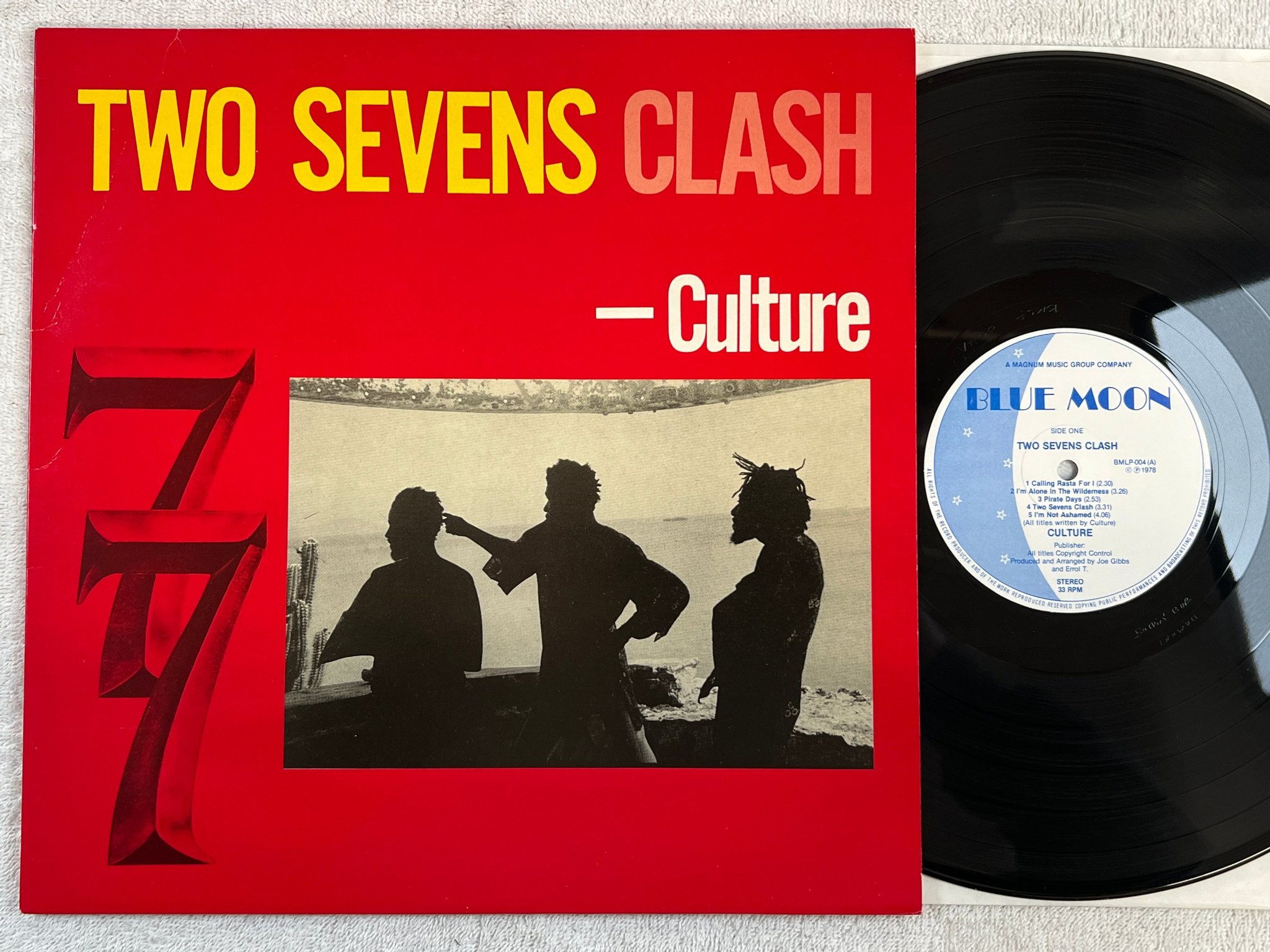 Omslagsbild för skivan CÚLTURE two sevens clash LP re -83 UK BLUE MOON BMLP 004