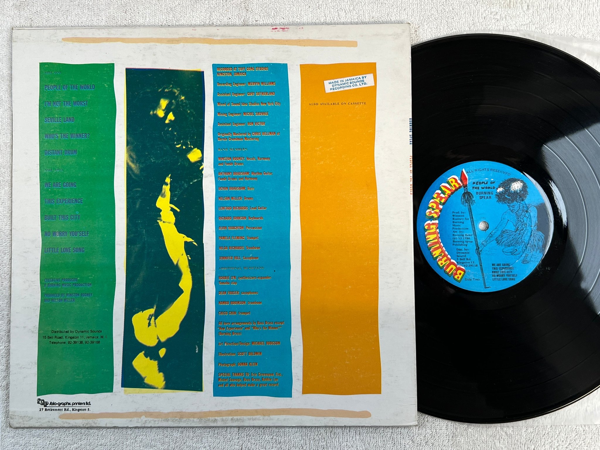 Omslagsbild för skivan BURNING SPEAR people of the world LP 86 Jamaica press 