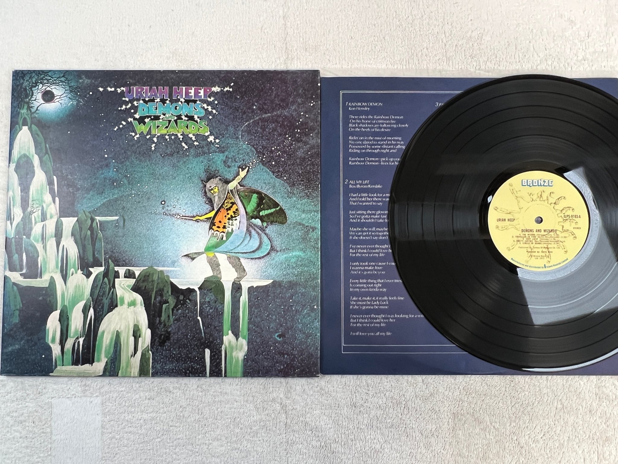 Omslagsbild för skivan URIAH HEEP demons and wizards LP UK BRONZE ILPS 9193