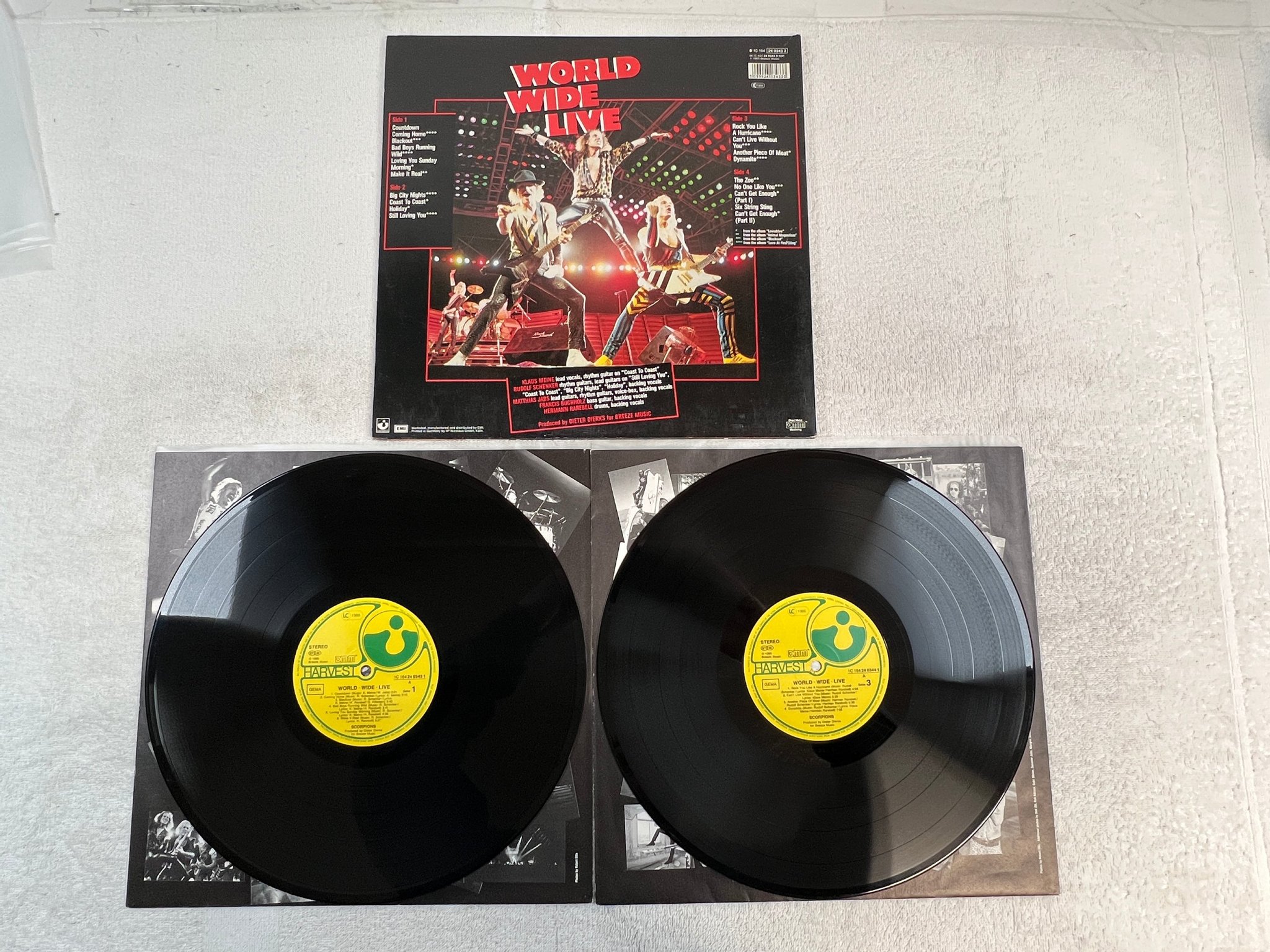 Omslagsbild för skivan SCORPIONS world wide live 2xLP -85 EEC HARVEST incl. POSTER 