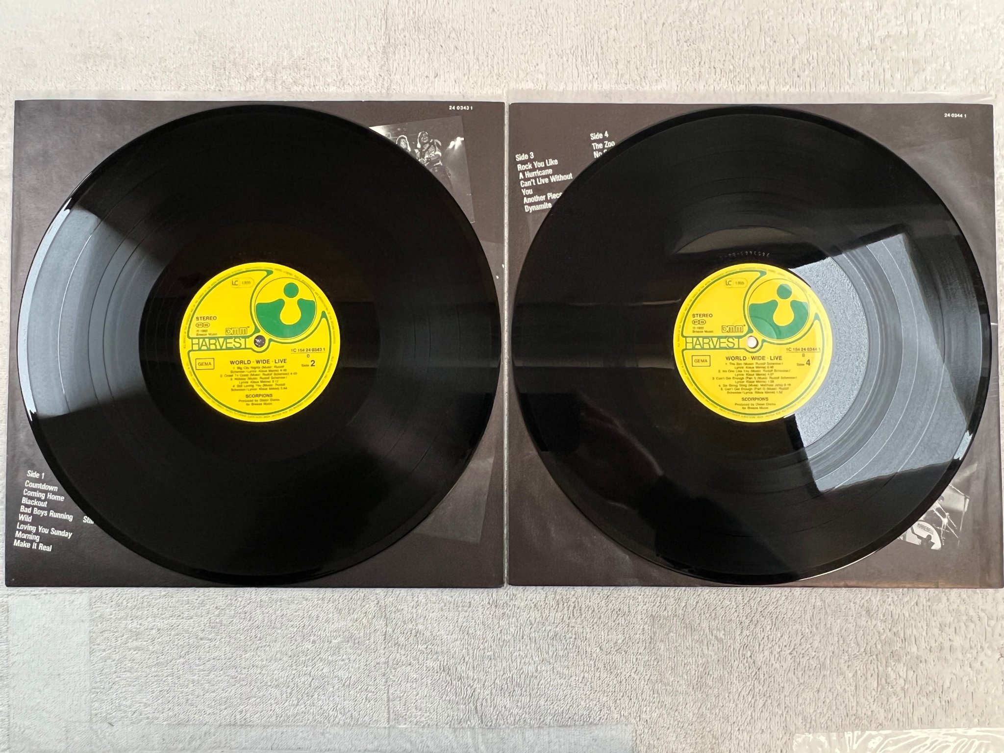 Omslagsbild för skivan SCORPIONS world wide live 2xLP -85 EEC HARVEST incl. POSTER 