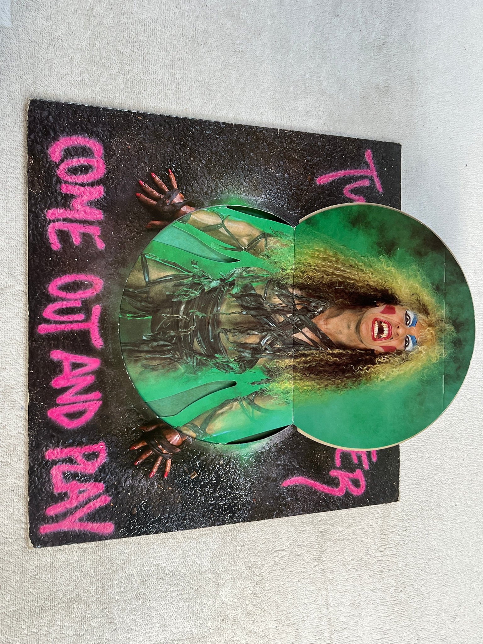 Omslagsbild för skivan TWISTER SISTERS come out and play LP -85 Ger ATLANTIC 781 275-1