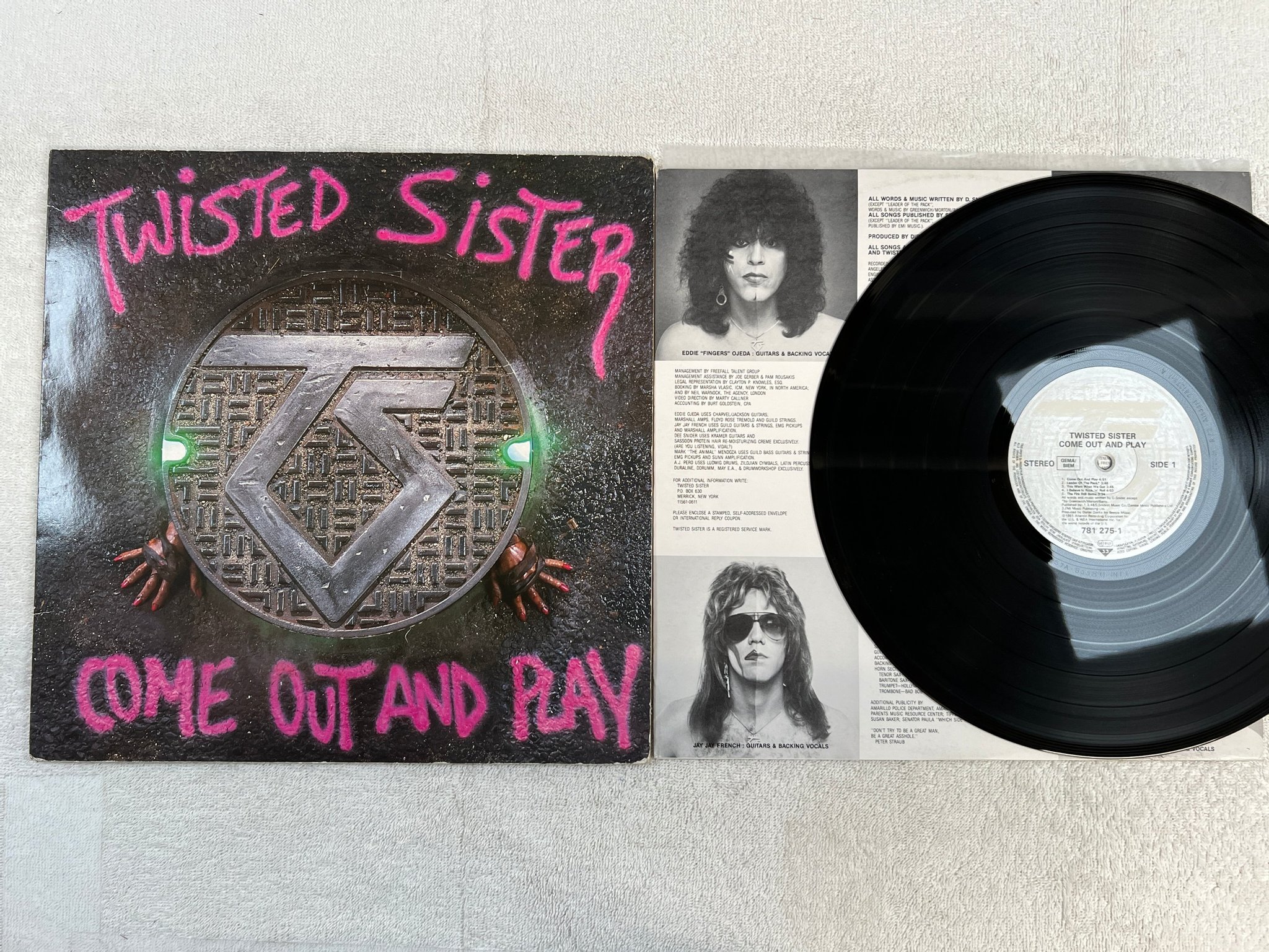 Omslagsbild för skivan TWISTER SISTERS come out and play LP -85 Ger ATLANTIC 781 275-1