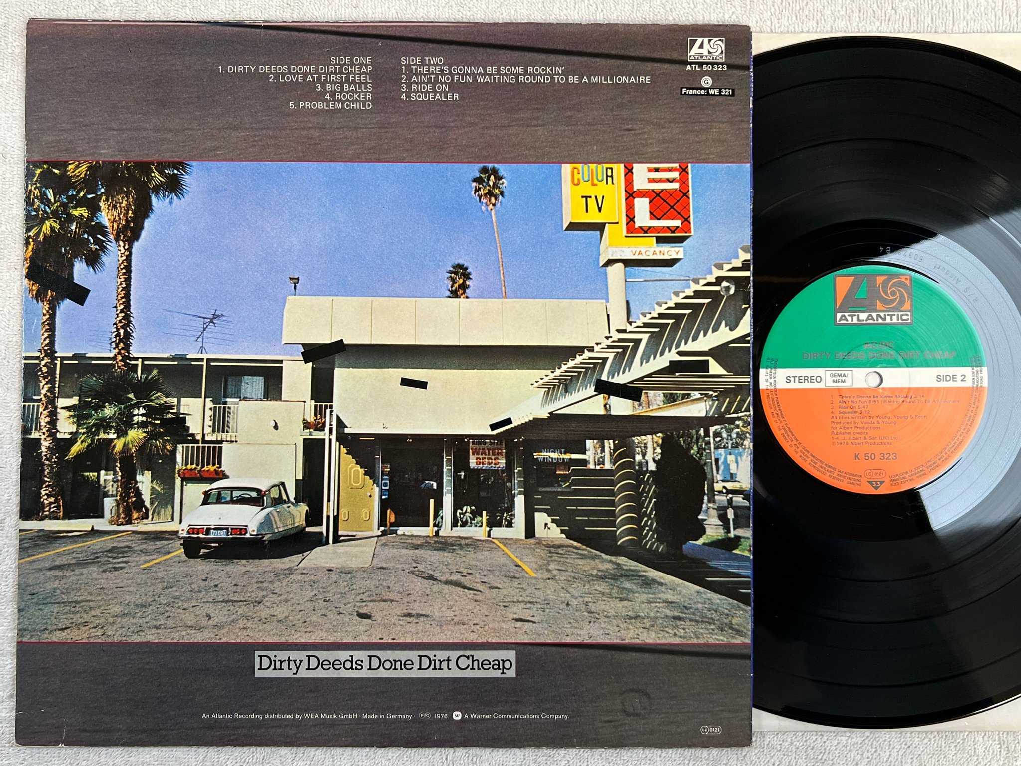 Omslagsbild för skivan AC/DC dirty deeds done dirt cheap LP -76 Ger ATLANTIC K 50323