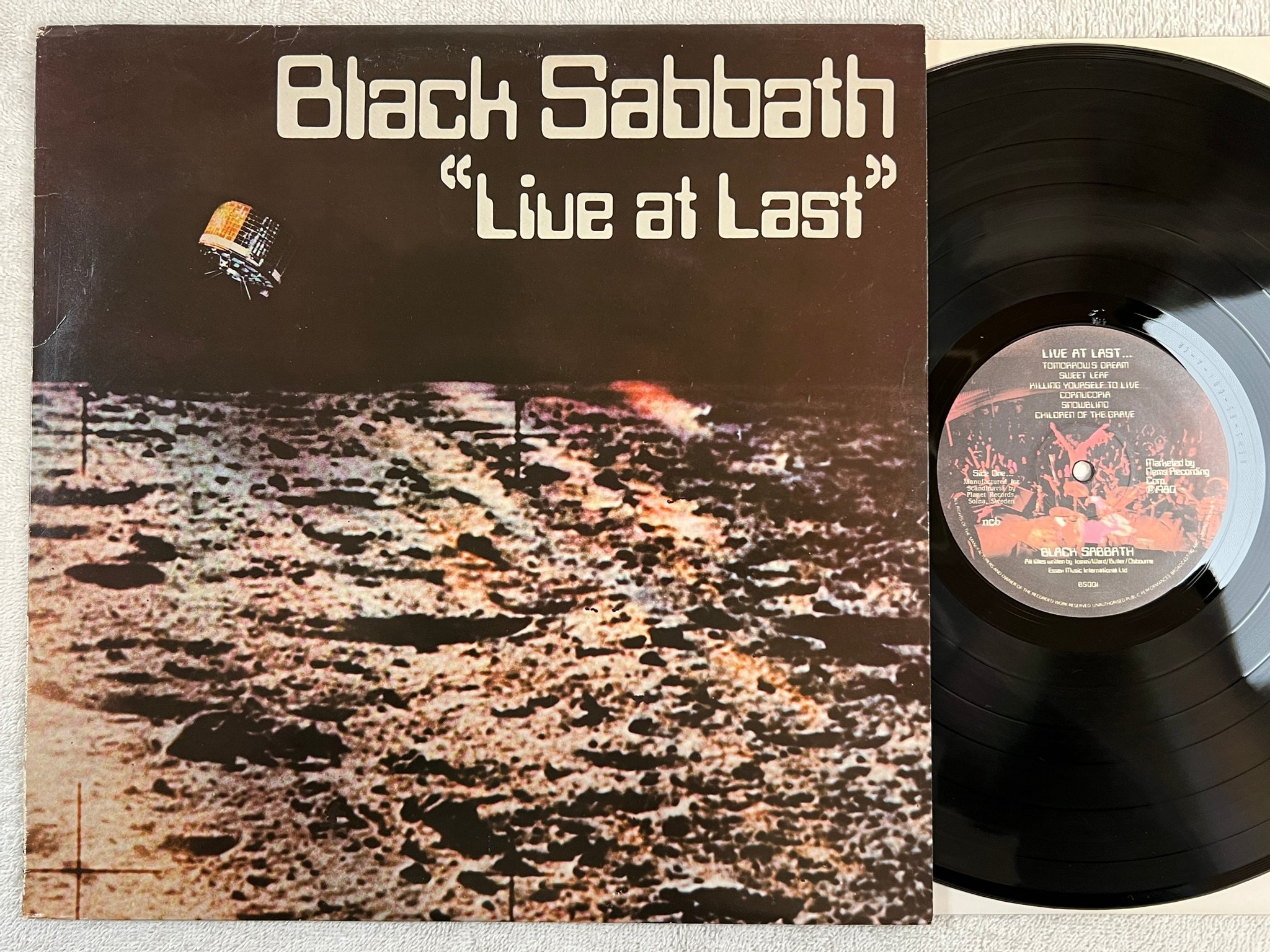 Omslagsbild för skivan BLACK SABBATH live at last LP -80 ncb NEMS 85001