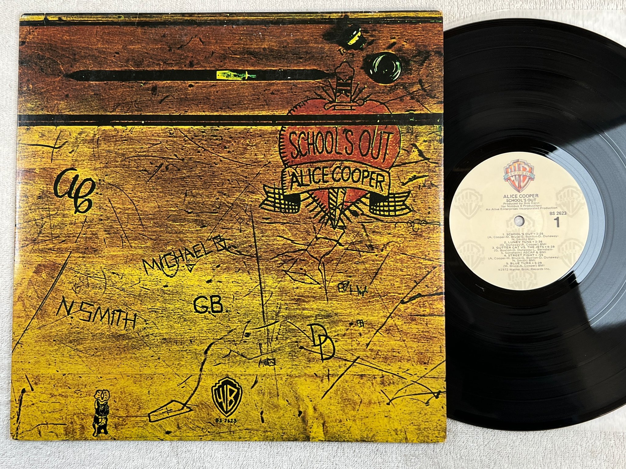 Omslagsbild för skivan ALICE COOPER school's out LP re  WARNER BROS BS 2623