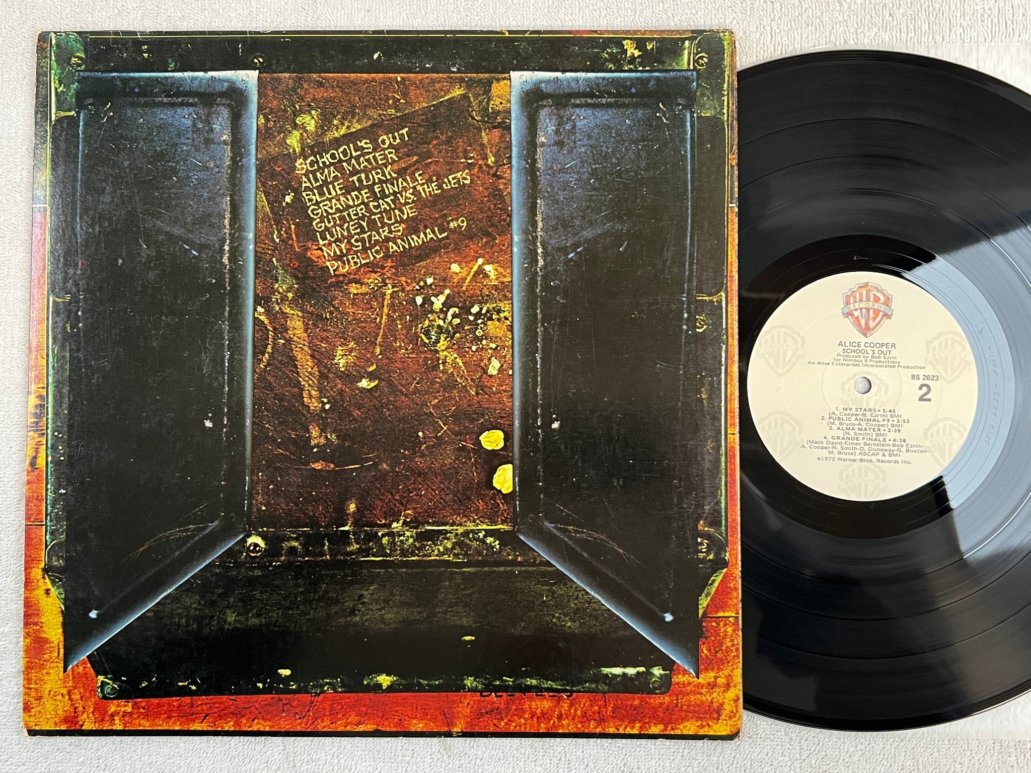 Omslagsbild för skivan ALICE COOPER school's out LP re  WARNER BROS BS 2623