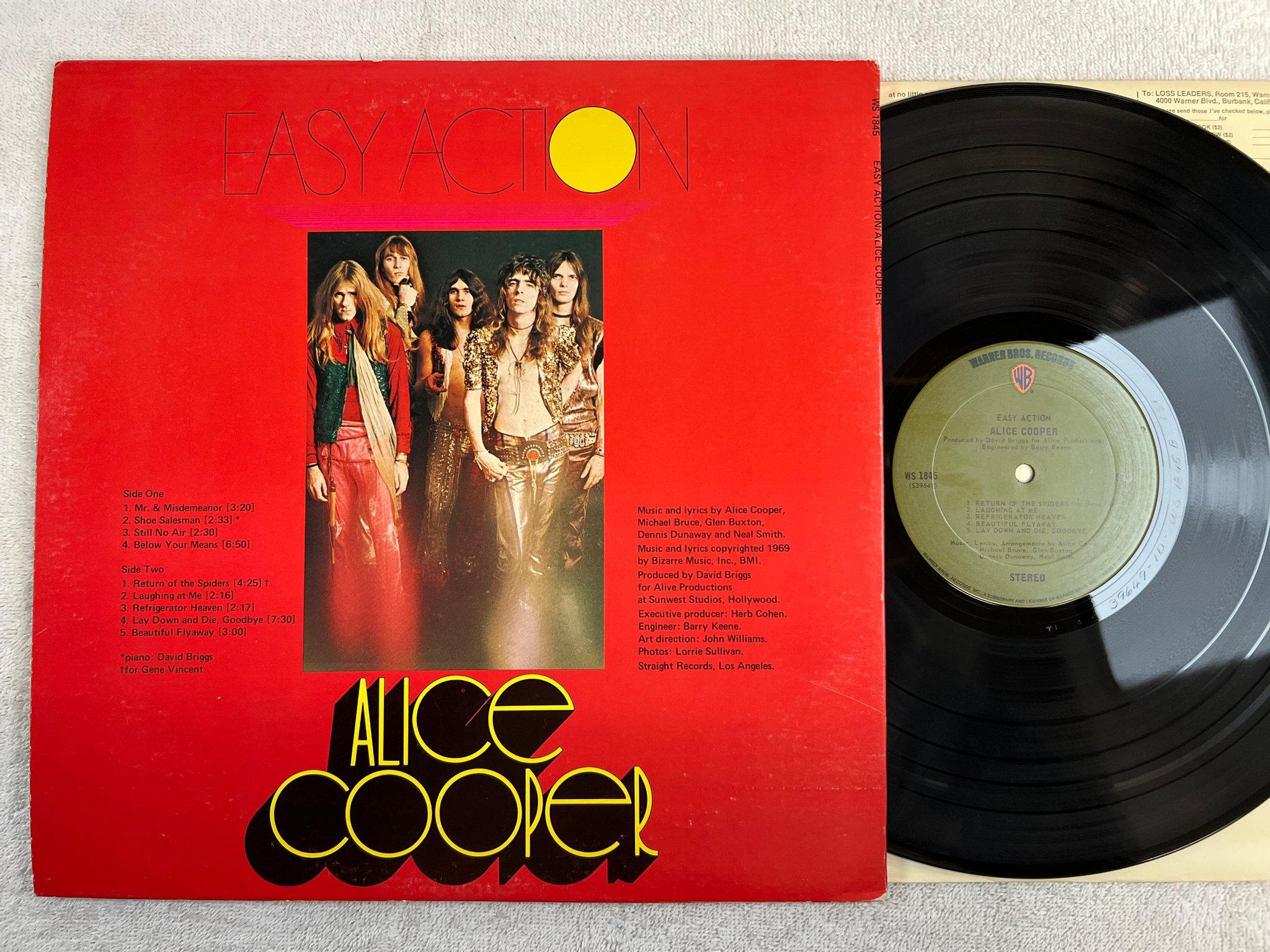 Omslagsbild för skivan ALICE COOPER easy action LP US WARNER BROS WS 1845