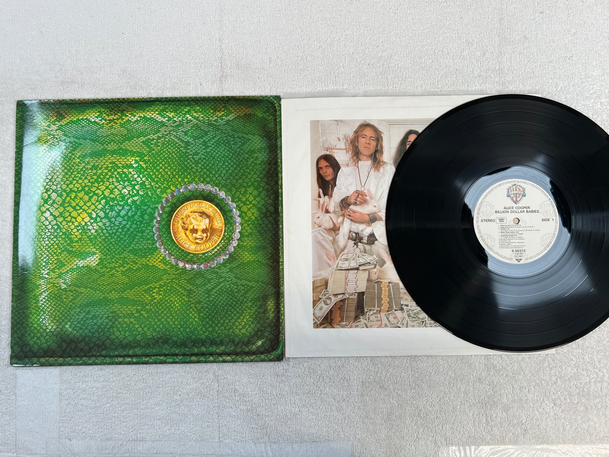 Omslagsbild för skivan ALICE COOPER billion dollar babies LP re Ger WARNER BROS K 56103