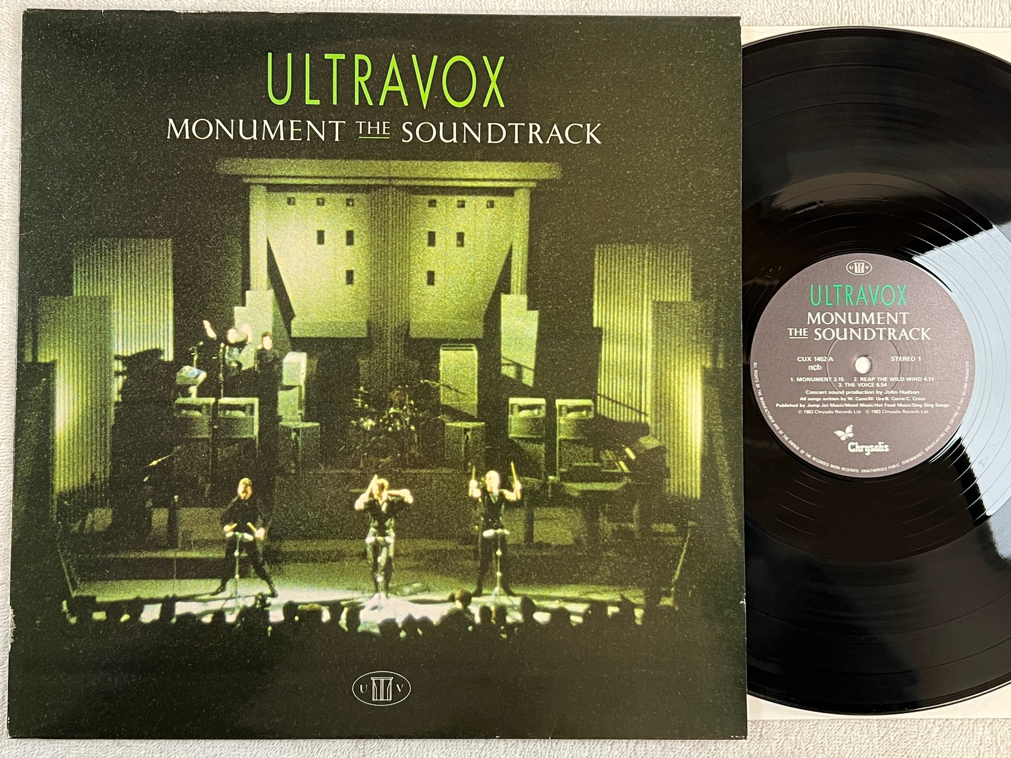 Omslagsbild för skivan ULTRAVOX monument LP -83 ncb CHRYSALIS CUX 1452