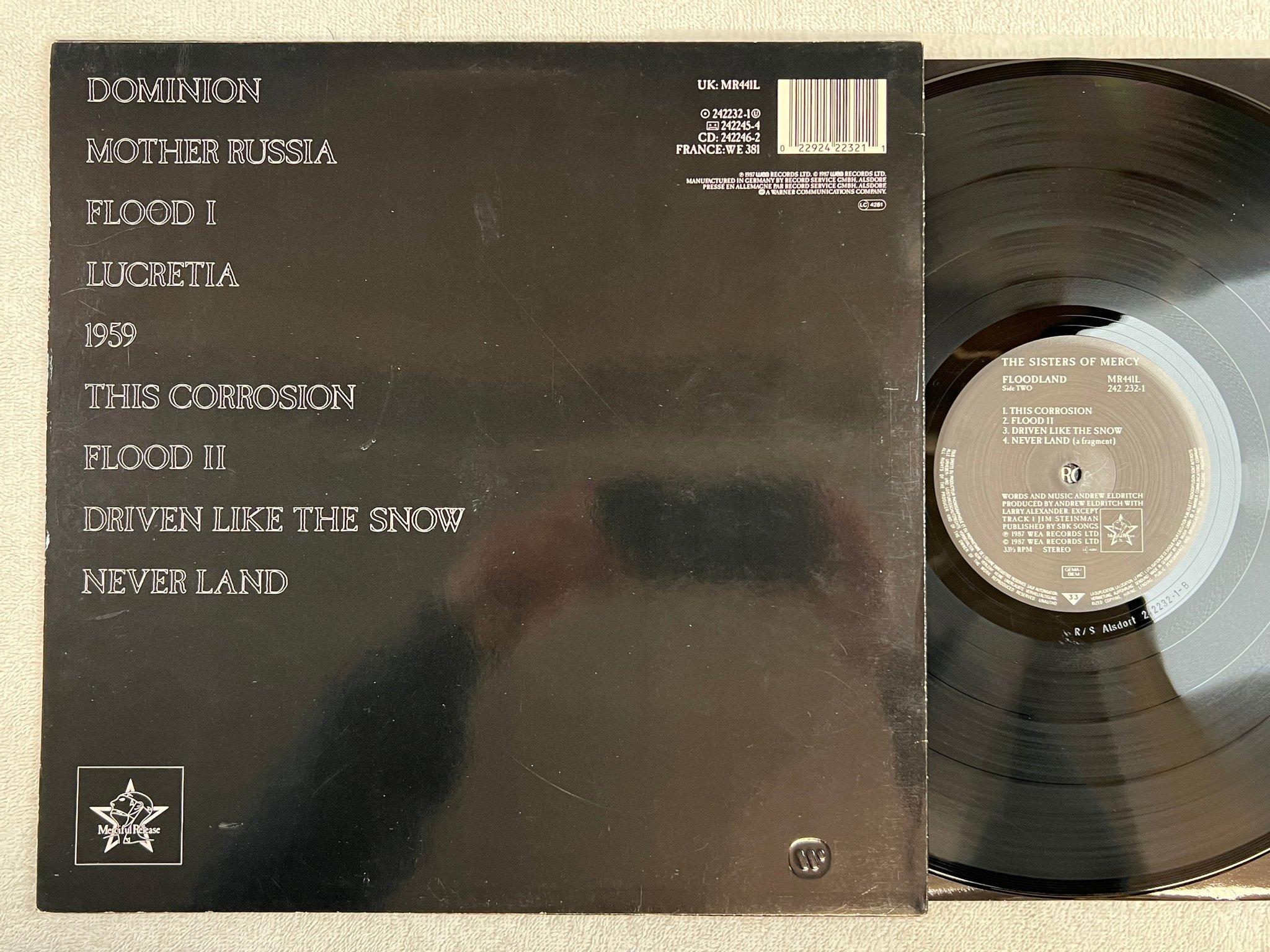 Omslagsbild för skivan THE SISTERS OF MERCY floodland LP -87 Ger MERCIFUL RELEASE 242 232-1