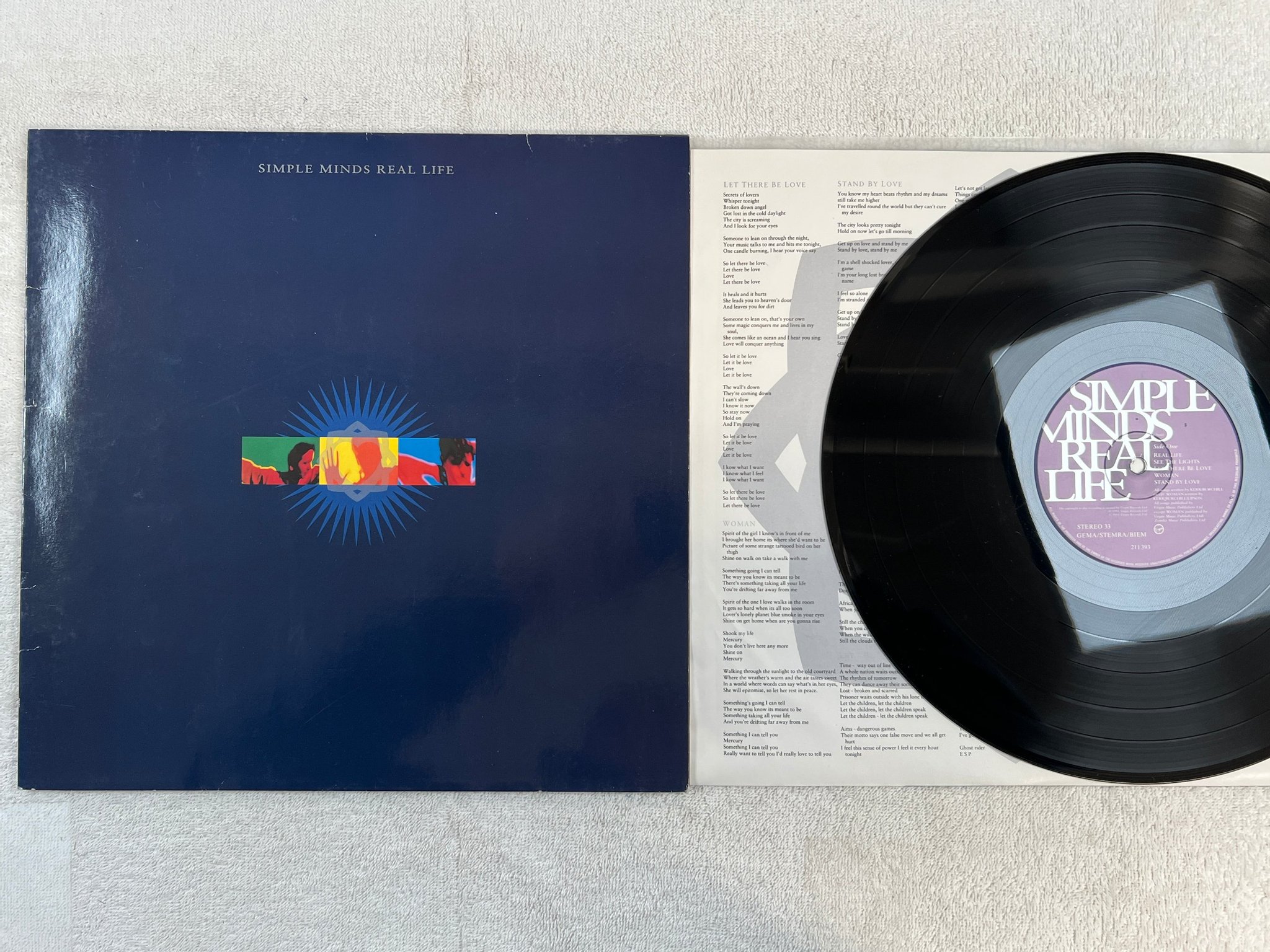 Omslagsbild för skivan SIMPLE MINDS real life LP -91 VIRGIN 211 393