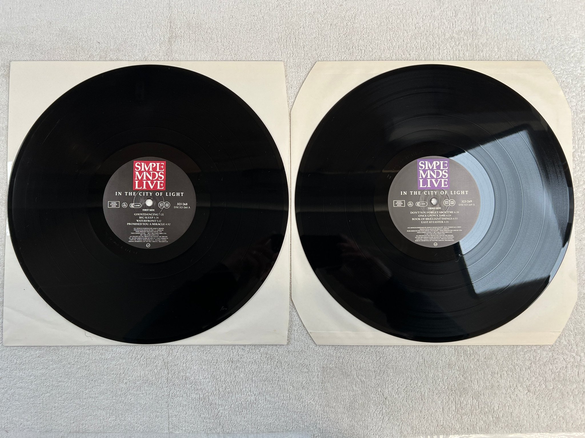 Omslagsbild för skivan SIMPLE MINDS in the city of light  ( live ) 2xLP -87 EMI 303069