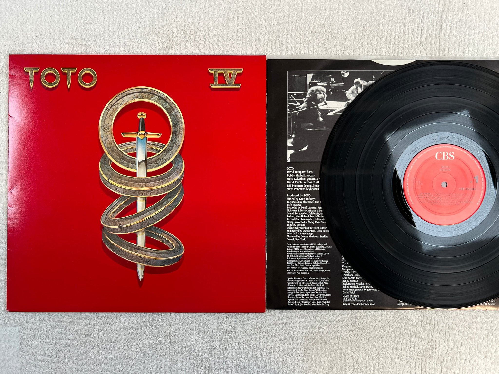 Omslagsbild för skivan TOTO IV LP -82 Hol CBS 450088 1