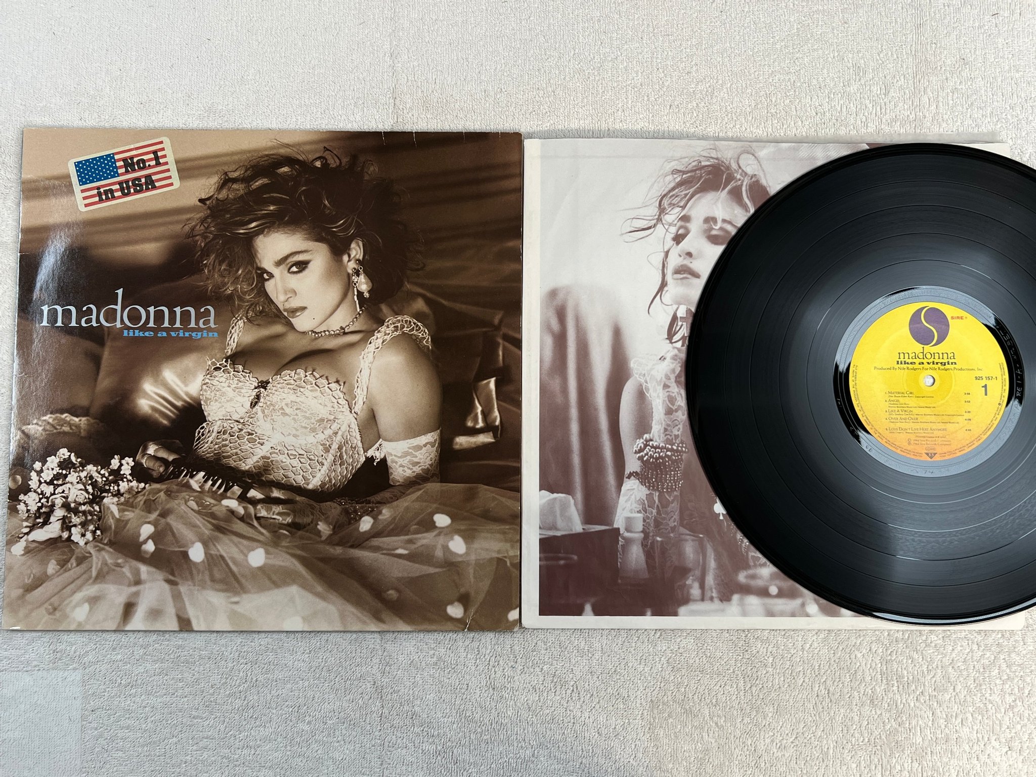 Omslagsbild för skivan MADONNA like a virgin LP -84 Ger SIRE 925157-1