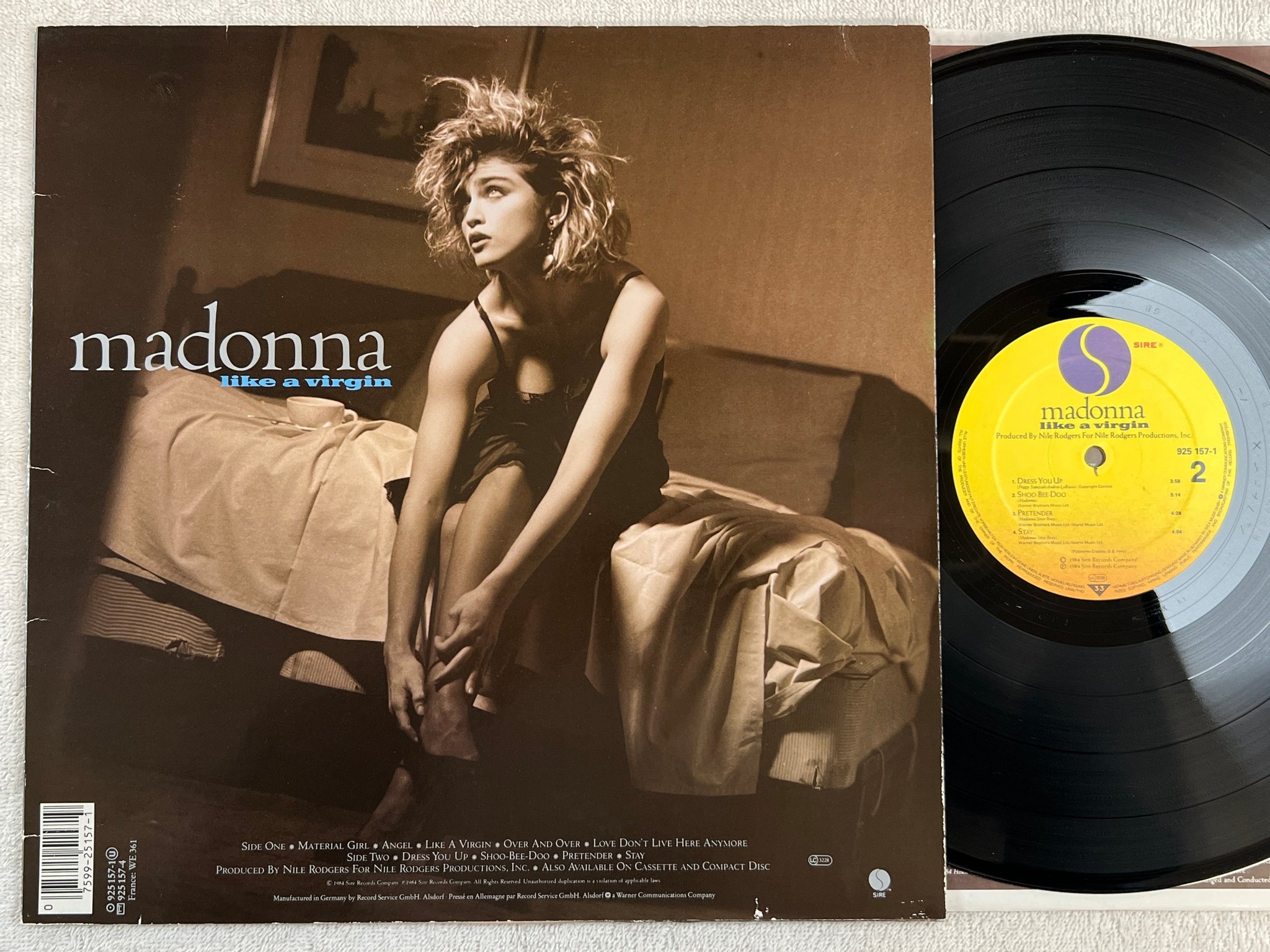 Omslagsbild för skivan MADONNA like a virgin LP -84 Ger SIRE 925157-1