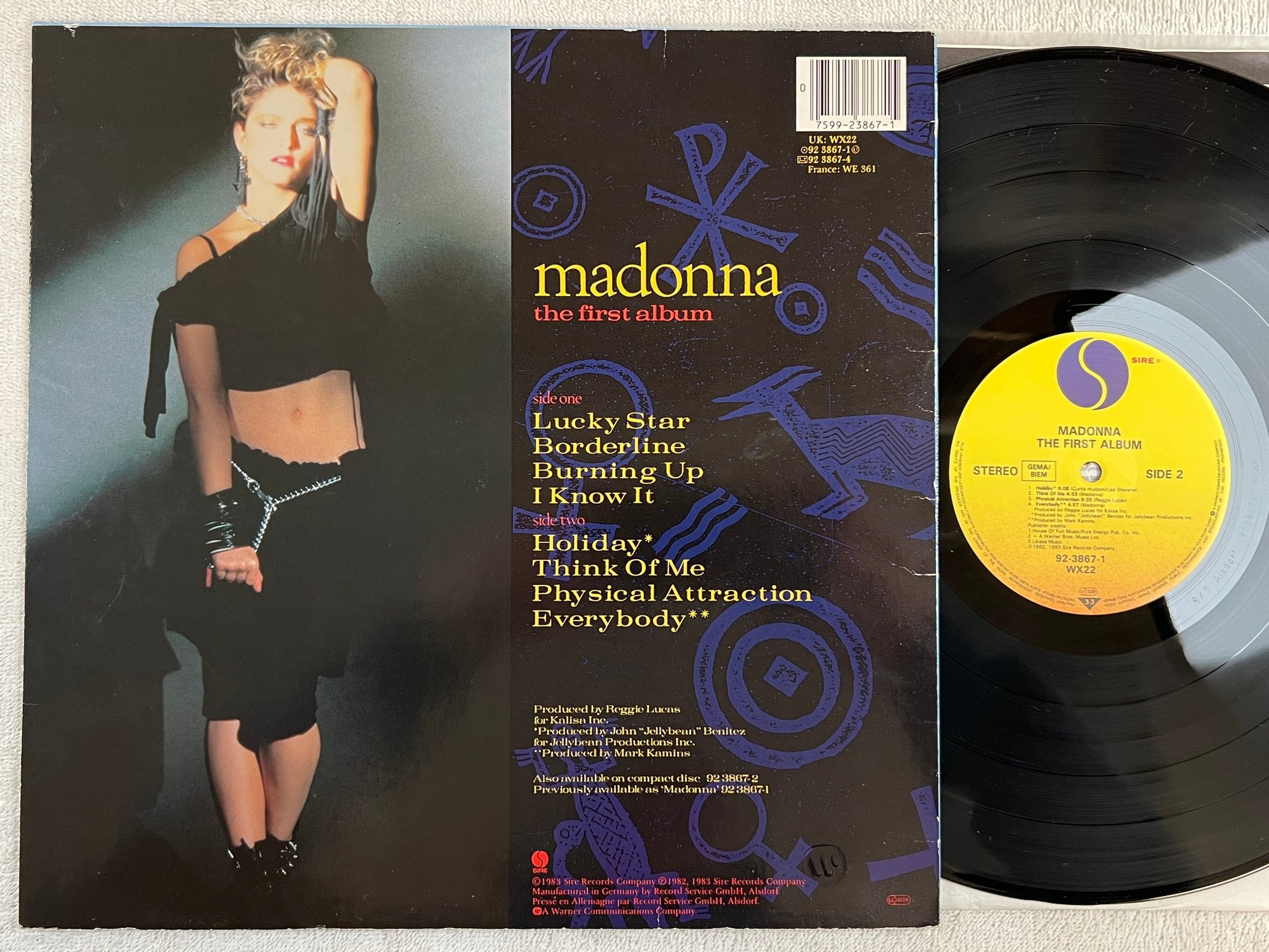 Omslagsbild för skivan MADONNA the first album LP -83 Ger SIRE 92-3867 1