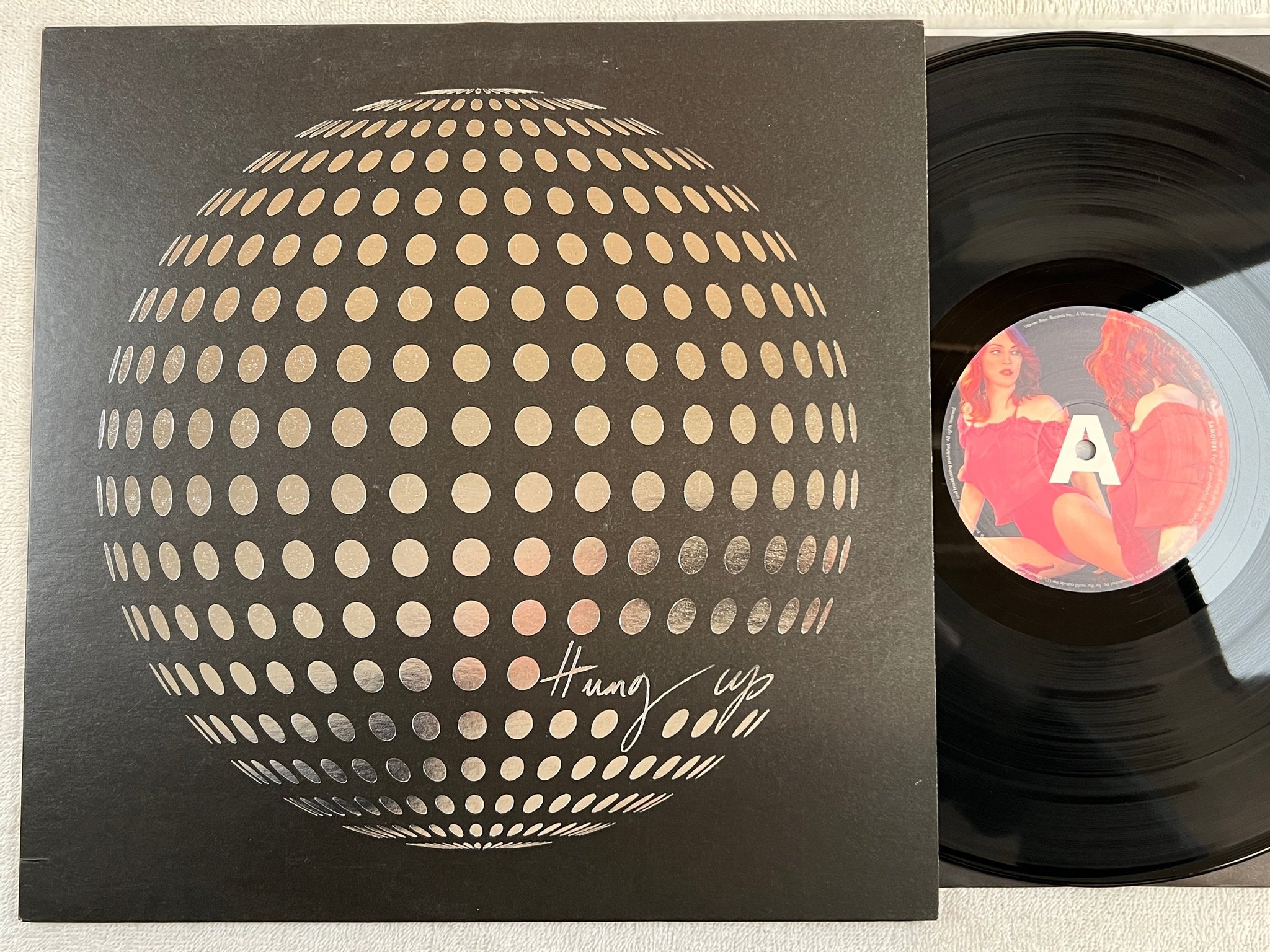 Omslagsbild för skivan MADONNA Hung up 12”single 2005 UK WARNER BROS SAM01081 promo * MEGA RARE *