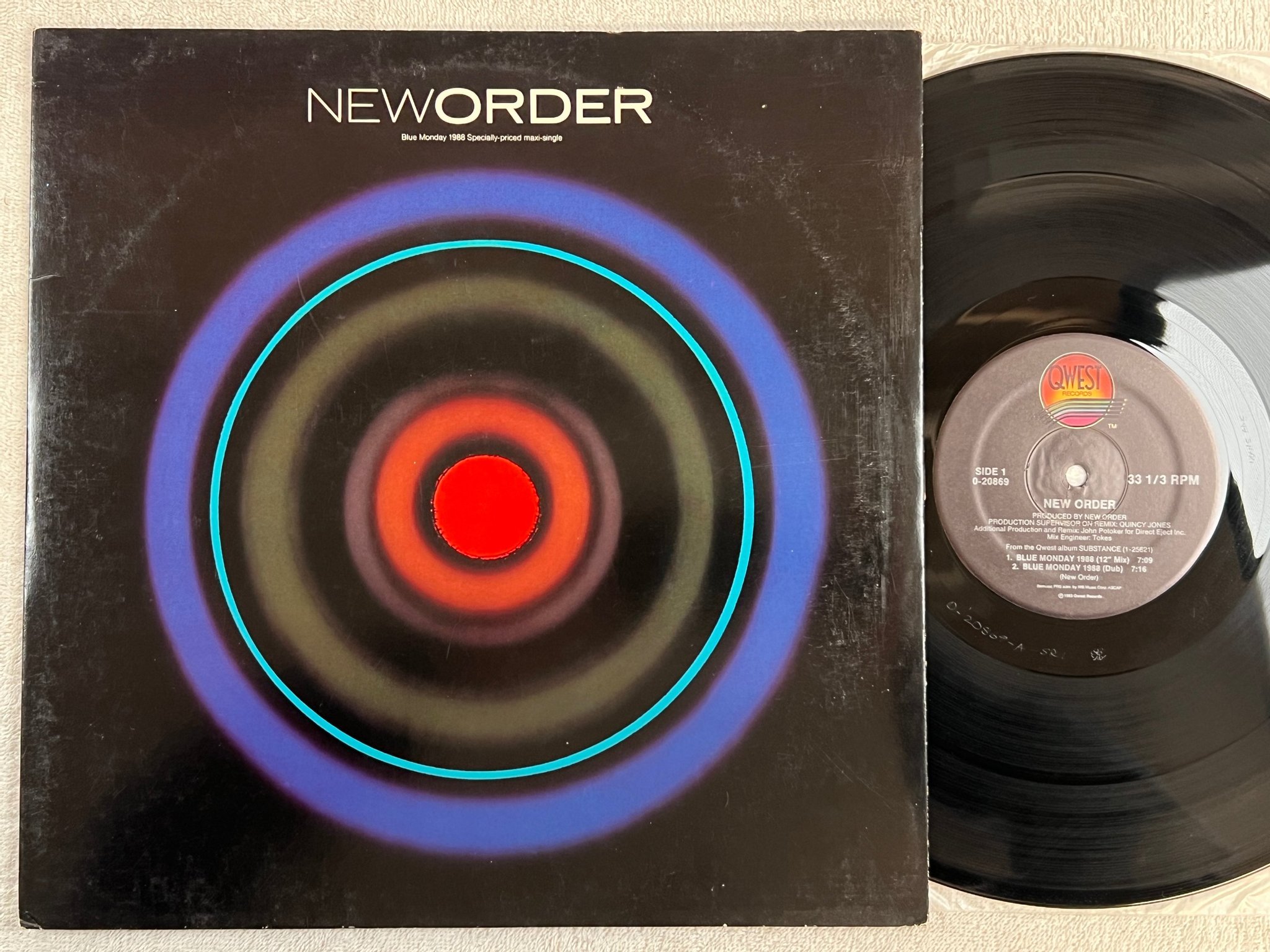 Omslagsbild för skivan NEW ORDER Blue Monday 1988 12”single -88 US QWEST 0-20869