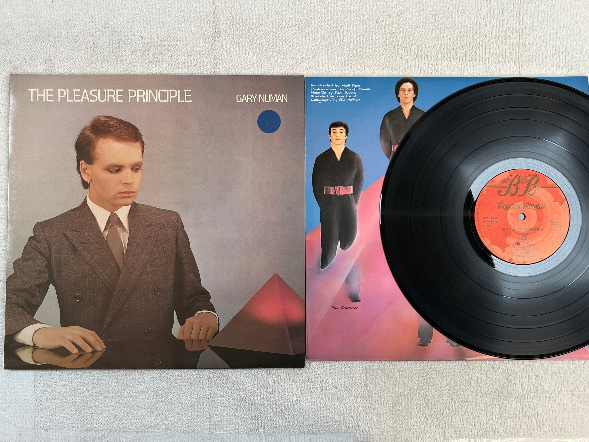 Omslagsbild för skivan GARY NUMAN the pleasure principle LP -79 UK BEGGARS BANQUET BEGA 10