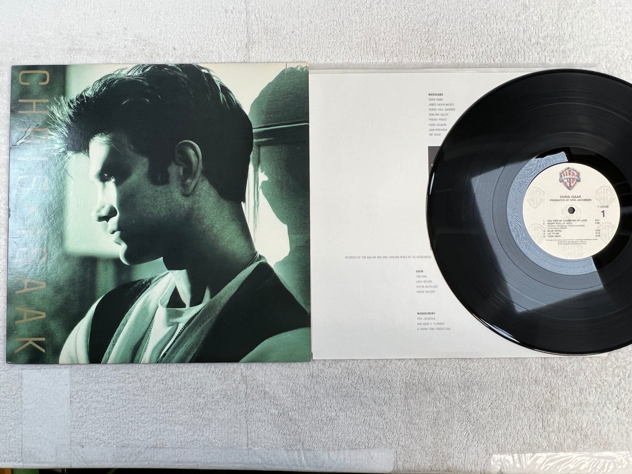 Omslagsbild för skivan CHRIS ISAAK s/t LP -87 US WARNER BROS 1-25536 