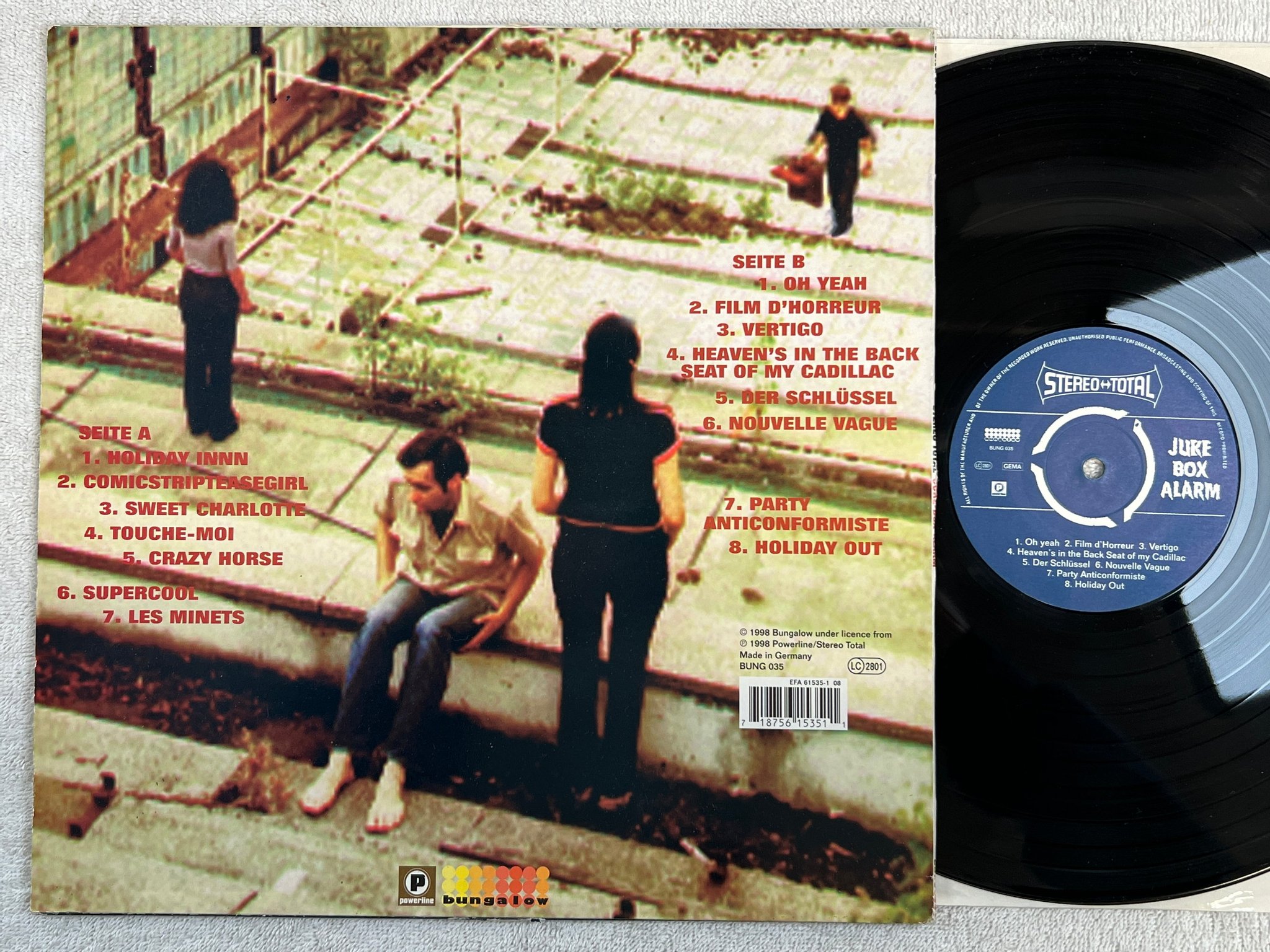 Omslagsbild för skivan STEREO TOTAL Juke-Box Alarm LP -98 Ger BUNGALOW BUNG 035