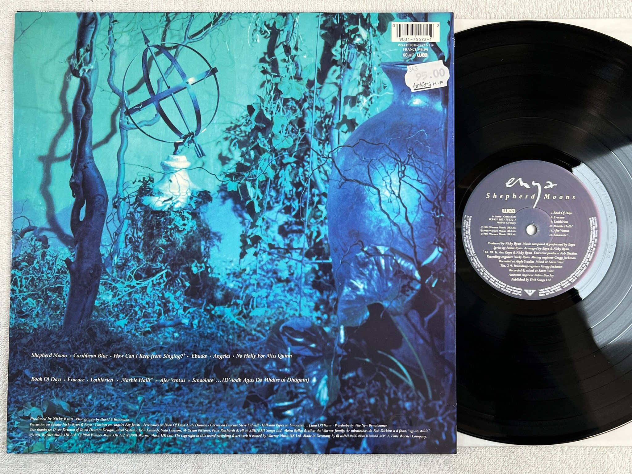 Omslagsbild för skivan ENYA shepherd moons LP -91 Ger WEA 9031-75572-1